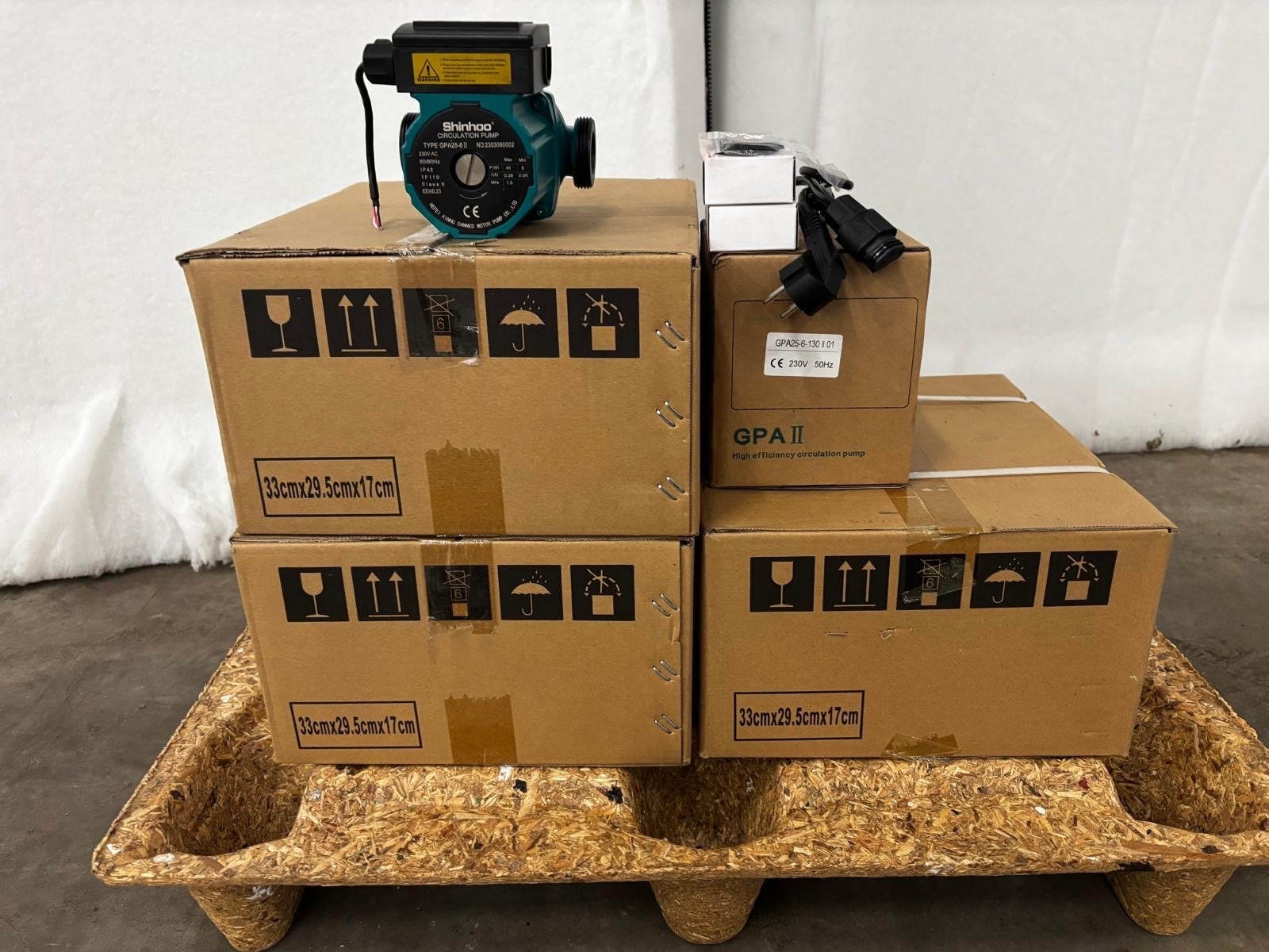 Partij 13 NIEUWE Shinhoo GPA25-6-130 CV circulatiepompen, Ophalen, Minder dan 30 cm, Overige typen, Nieuw