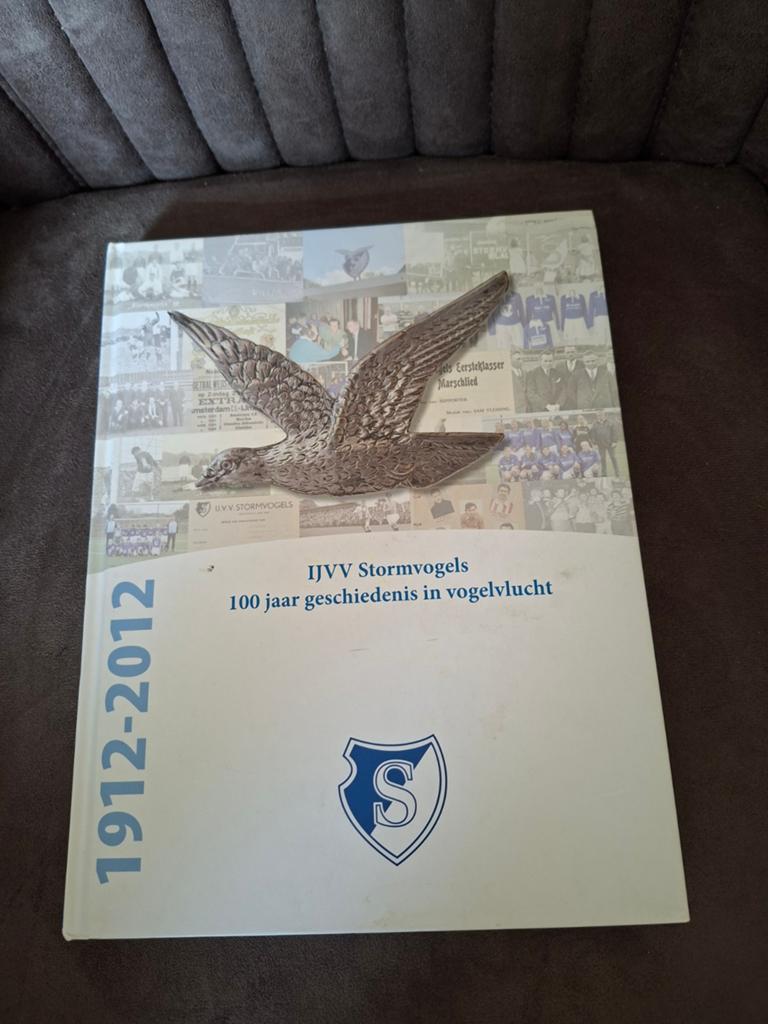 IJVV Stormvogels 100 jaar geschiedenis in vogelvlucht, Ophalen of Verzenden, Zo goed als nieuw, Onbekend, Balsport