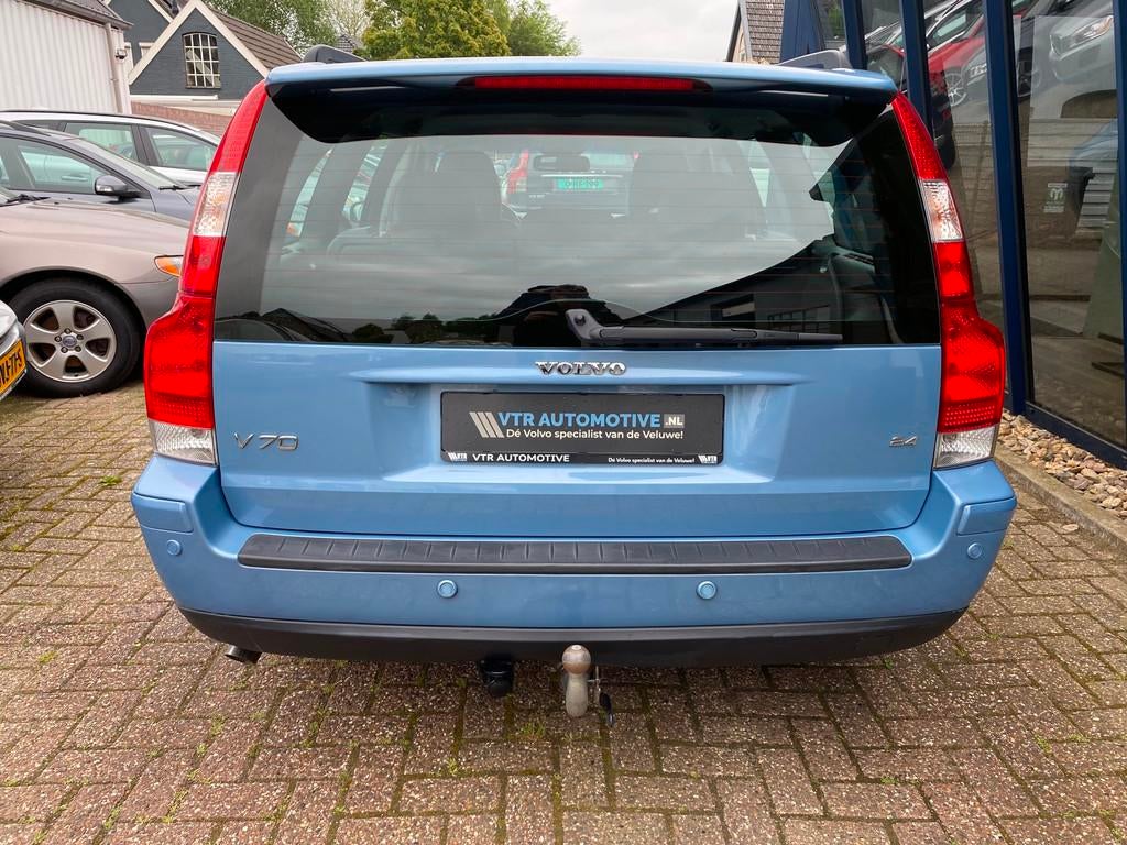 Volvo V70 2.4 Momentum LEER / PDC / TREKHAAK, Voorwielaandrijving, Gebruikt, Zwart, Blauw