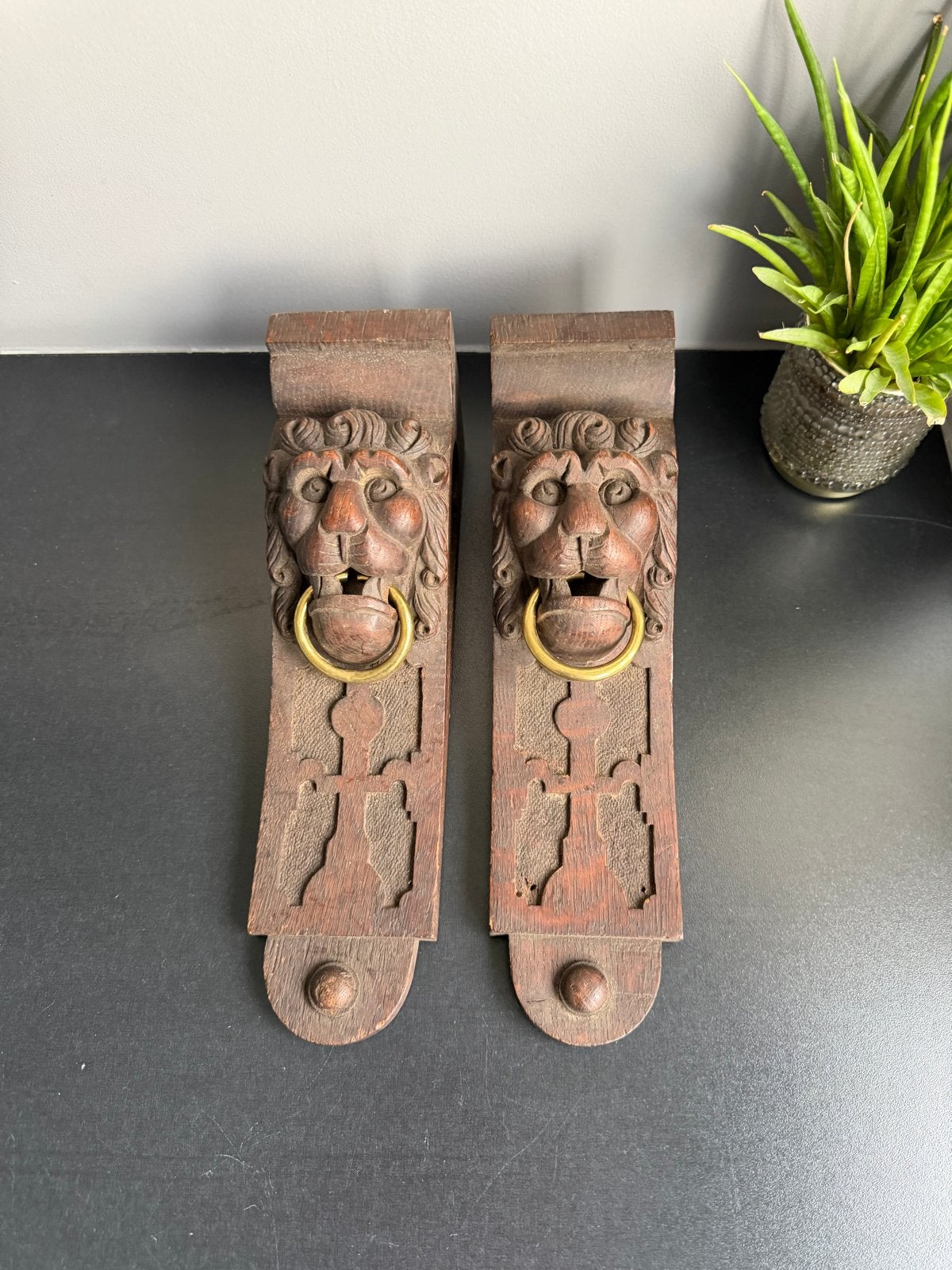 Antieke Houten Leeuwenkoppen - Decoratieve Muurbeugels, Ophalen of Verzenden