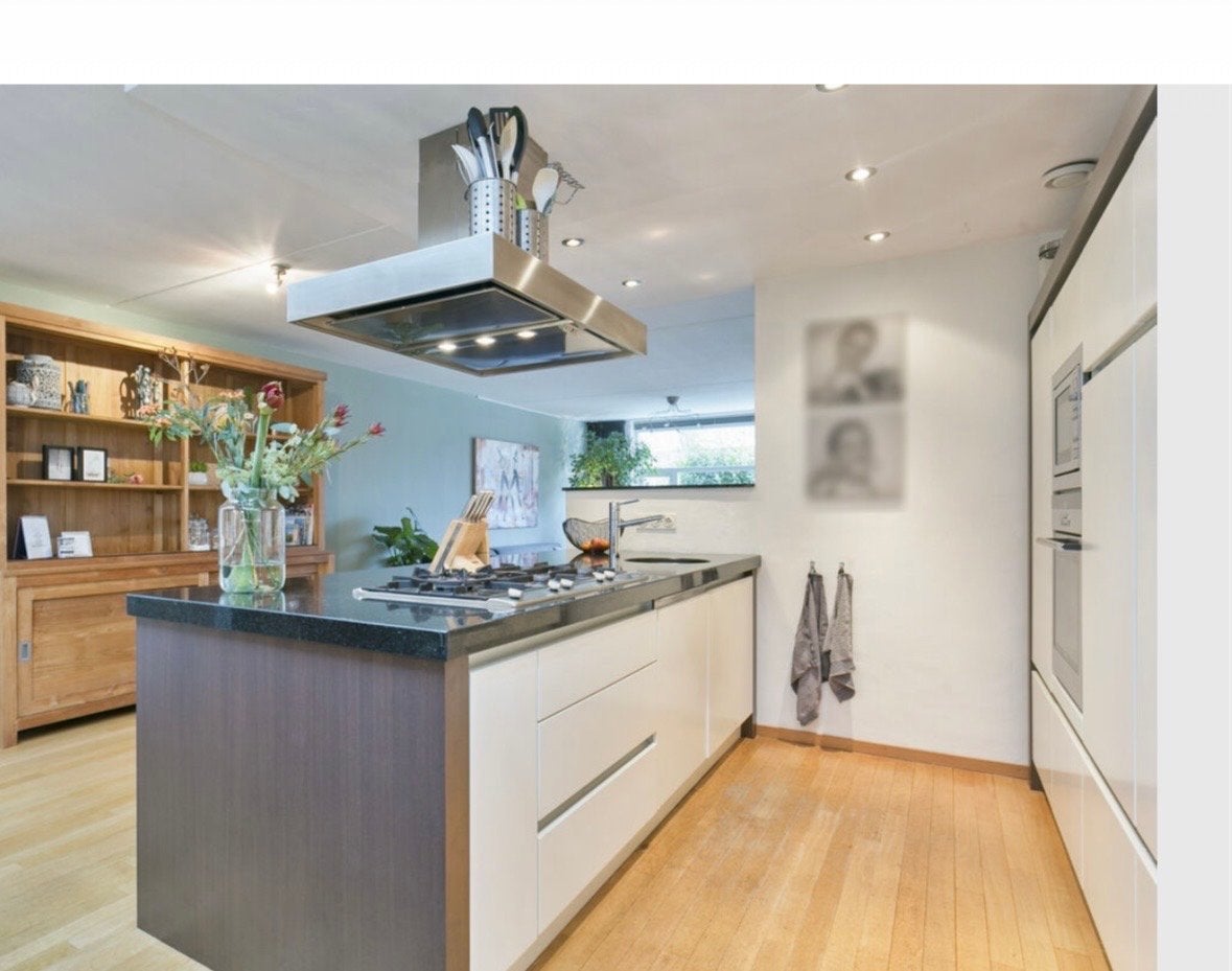 Moderne keuken met kookeiland en inbouwapparatuur, Ophalen, Gebruikt, Wit, Enkelwandige keuken