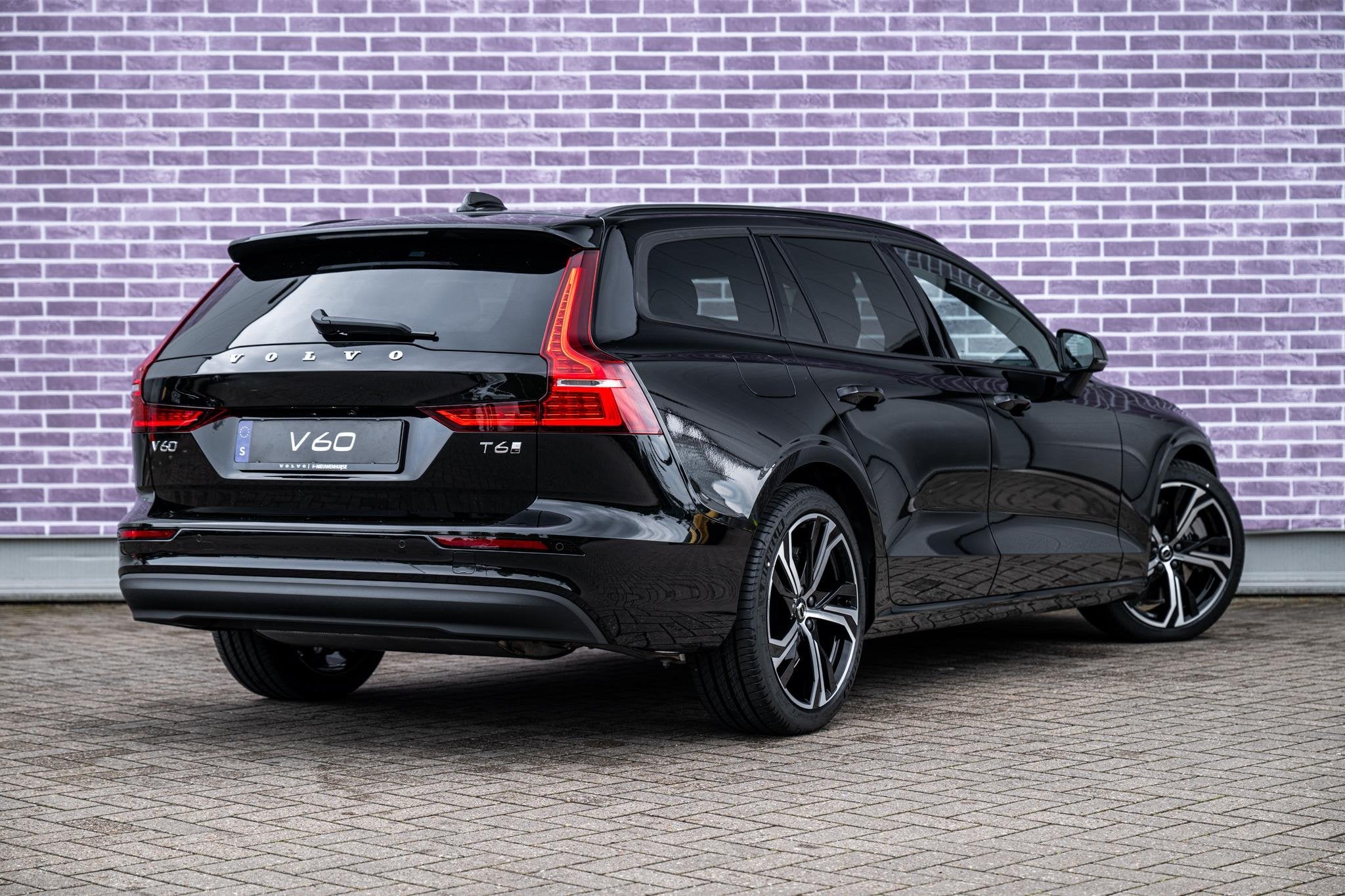 Volvo V60 2.0 T6 Plug-in hybrid AWD Essential | Adaptive Cru, Automaat, 12 maanden, Euro 6, 4 cilinders