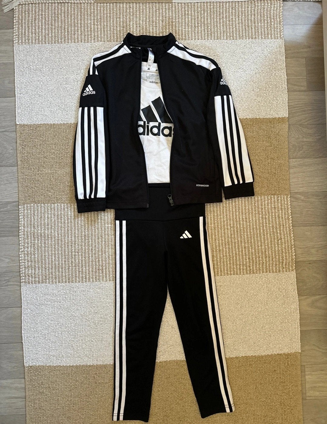 Adidas trainingspak en T-shirt set - Maat 128 (7-8 jaar), Kinderen en Baby's, Kinderkleding | Maat 128, Adidas, Jongen of Meisje