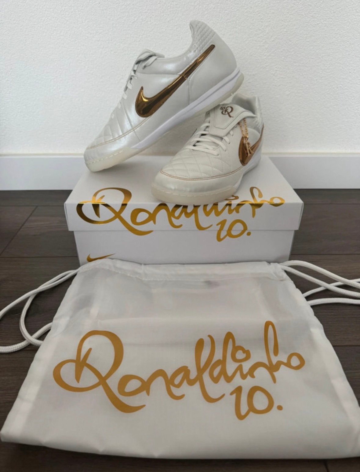 Nike Tiempo Legend R10 Ronaldinho IC Maat 43, Sport en Fitness, Voetbal, Ophalen of Verzenden, Nieuw, Schoenen
