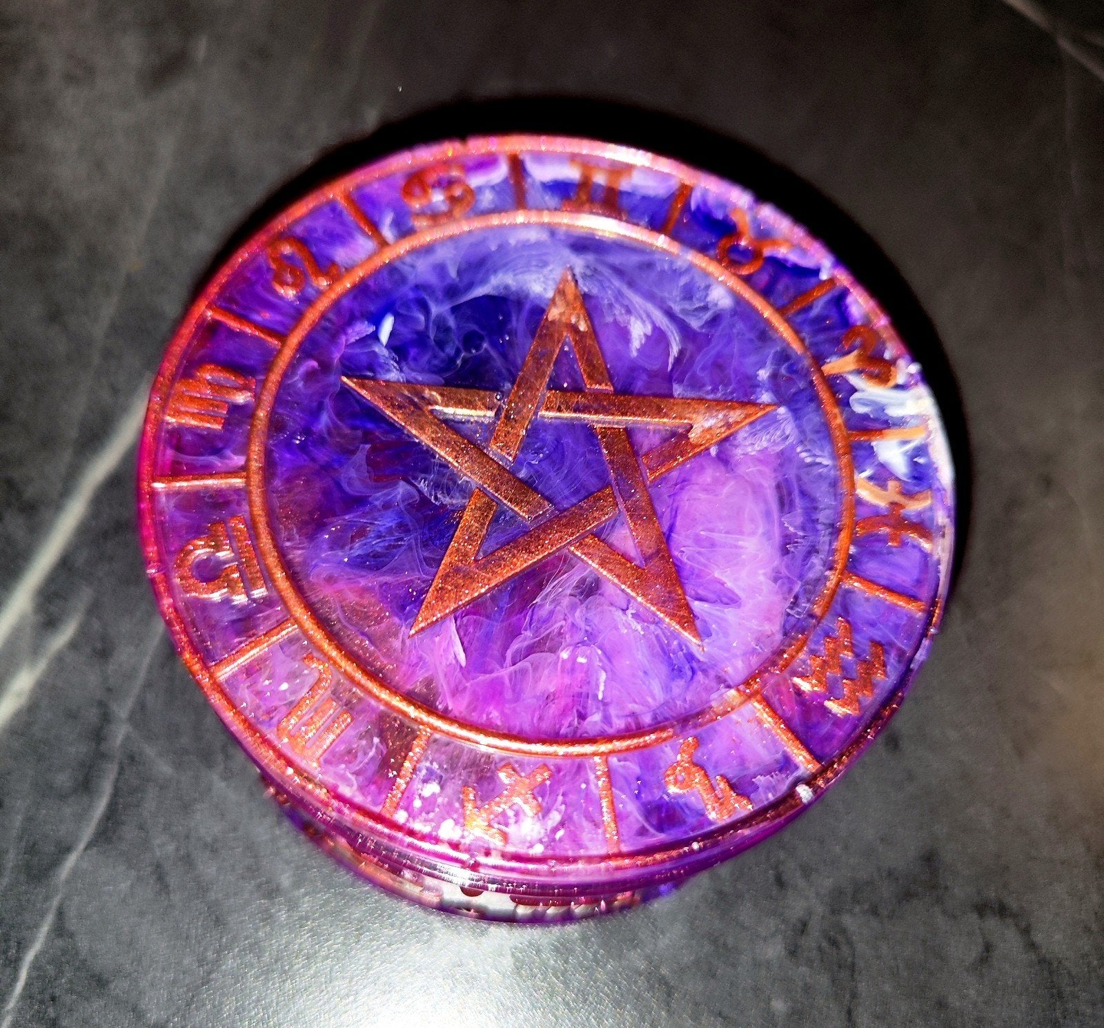 Unieke paarse hars doos met sterrenbeelden en pentagram, Ophalen of Verzenden, Nieuw