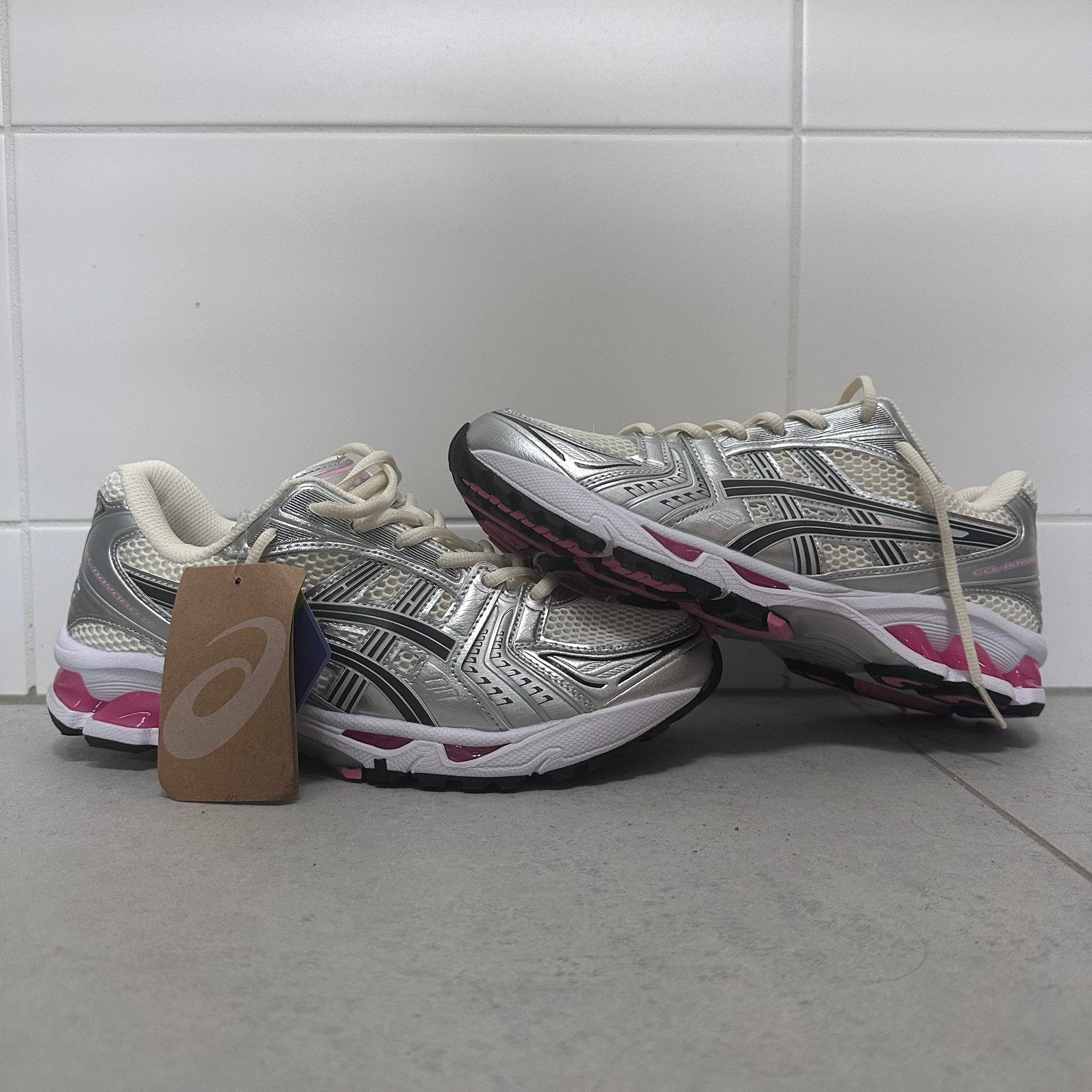 Asics gel kayano 14 Cream/ sweet pink NIEUW ONGEDRAGEN, Wit, Nieuw, Ophalen of Verzenden, Sneakers of Gympen