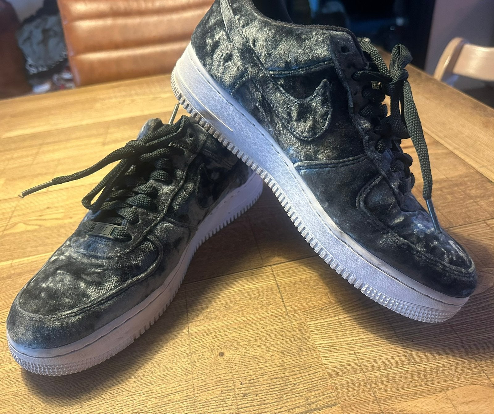 Nike air Force 1 low premium green velvet maat 42-ZGAN, Ophalen of Verzenden, Zo goed als nieuw, Overige kleuren