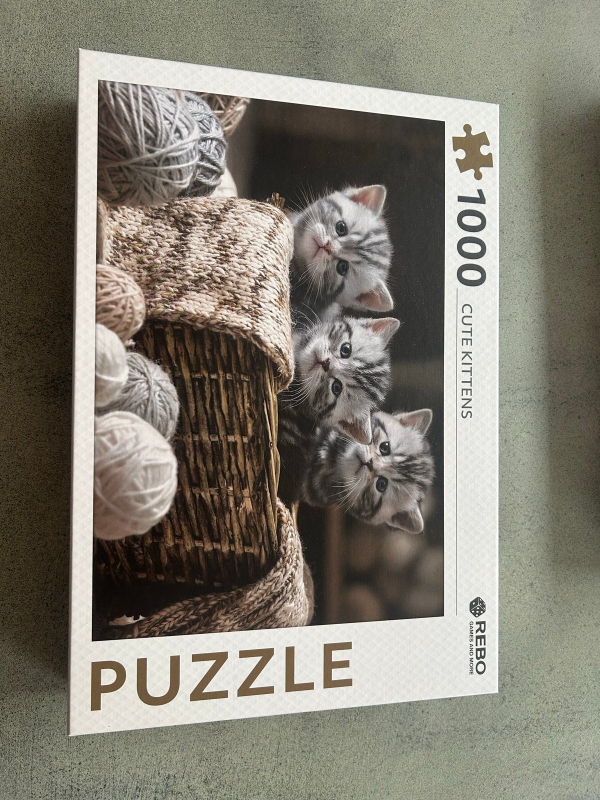 Puzzel 1000 stukjes: Schattige Kittens in Mand, Ophalen of Verzenden, 500 t/m 1500 stukjes, Zo goed als nieuw, Legpuzzel