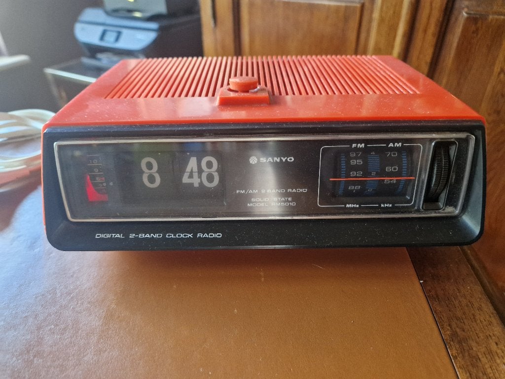 Sanyo RM5010 RM-5010 Flipklokradio AM/FM 1976, Ophalen of Verzenden