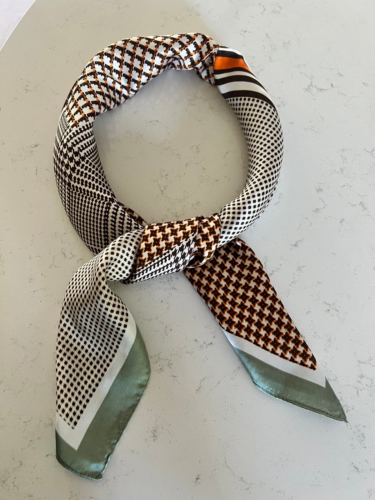 Polyester Sjaal met Houndstooth Patroon - 70x70cm, Ophalen of Verzenden, Nieuw, Maat 38/40 (M), Sjaal
