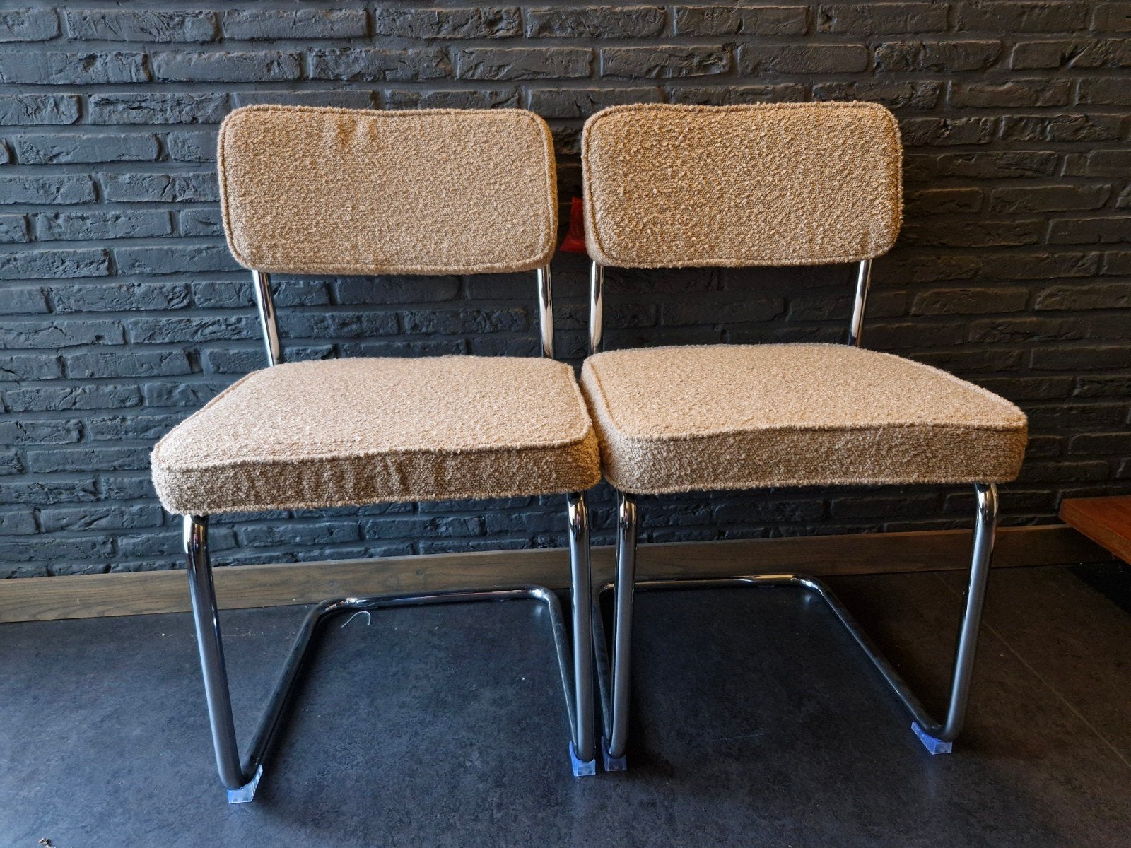Set van twee stoelen met chromen buizen en bouclé stof, Ophalen