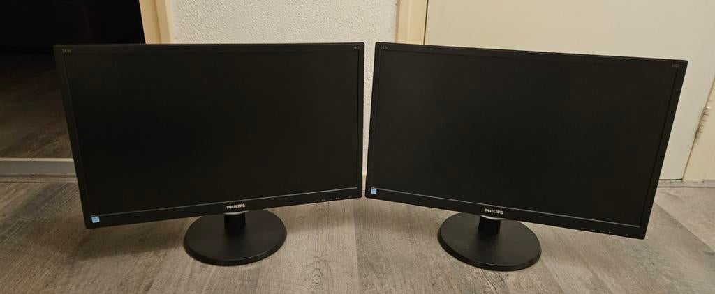 2x Philips 243V5L Full HD LED Monitor
23.6 inch (60 cm), Full HD, Zo goed als nieuw, LED, 60 Hz of minder