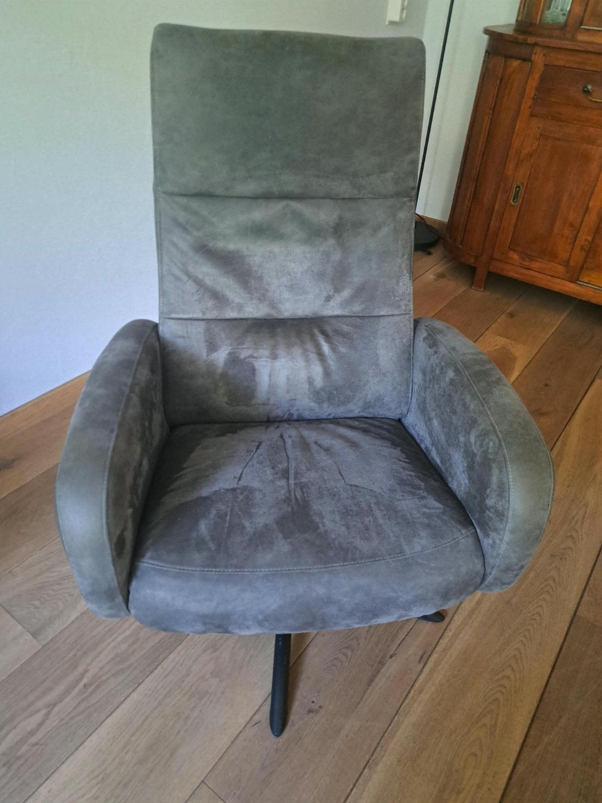 Comfortabele draaibare relaxfauteuil, Ophalen, Modern, Comfortabel, Gebruikt, Minder dan 75 cm