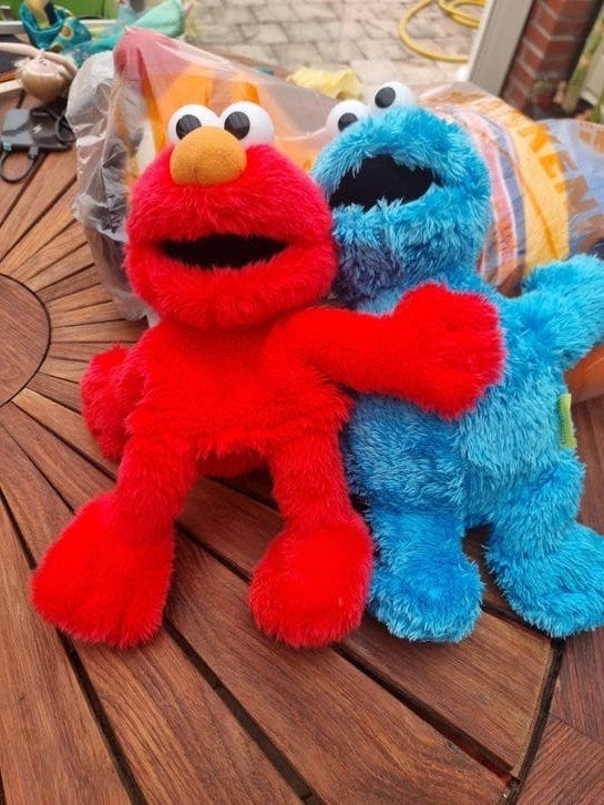 Sesamstraat Handpop , rood en gewone pop blauw. Ernie?, Ophalen of Verzenden, Overige typen