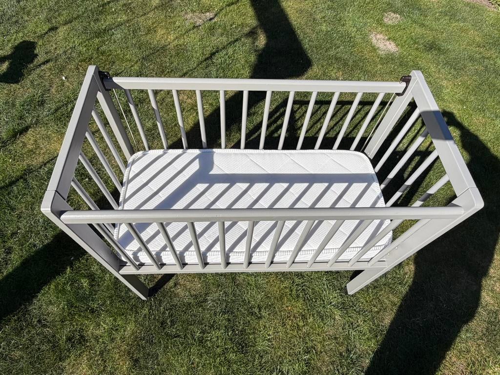 Petite Amelie cosleeper met matrasje, Ophalen, Zo goed als nieuw, Lattenbodem, Minder dan 140 cm