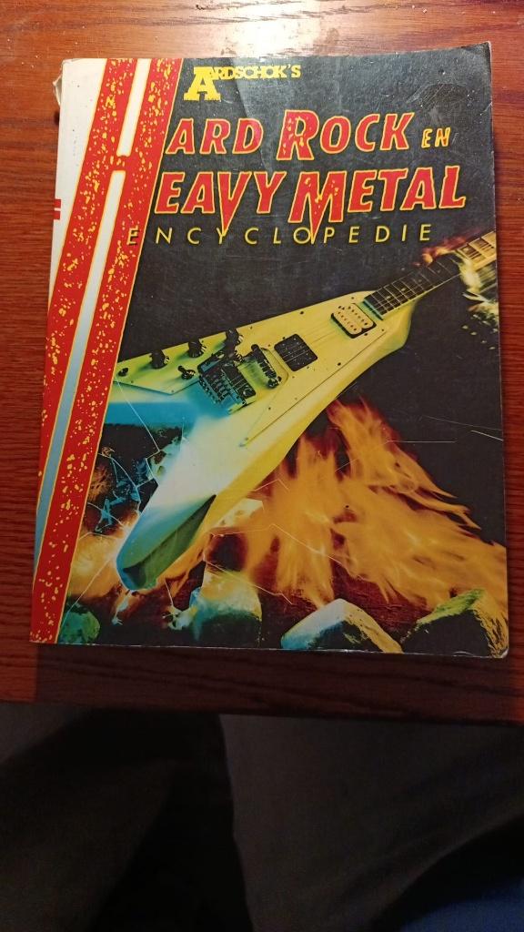 Aardschok's Hard rock en Heavy metal encyclopedie, Ophalen of Verzenden, Gelezen, Artiest