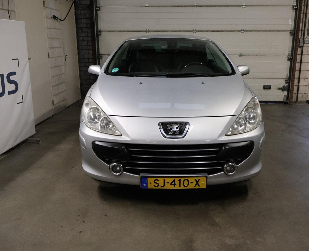 Peugeot 307 CC 2.0-16V APK Leder, Auto's, Peugeot, Voorwielaandrijving, Stof, Gebruikt, 4 cilinders