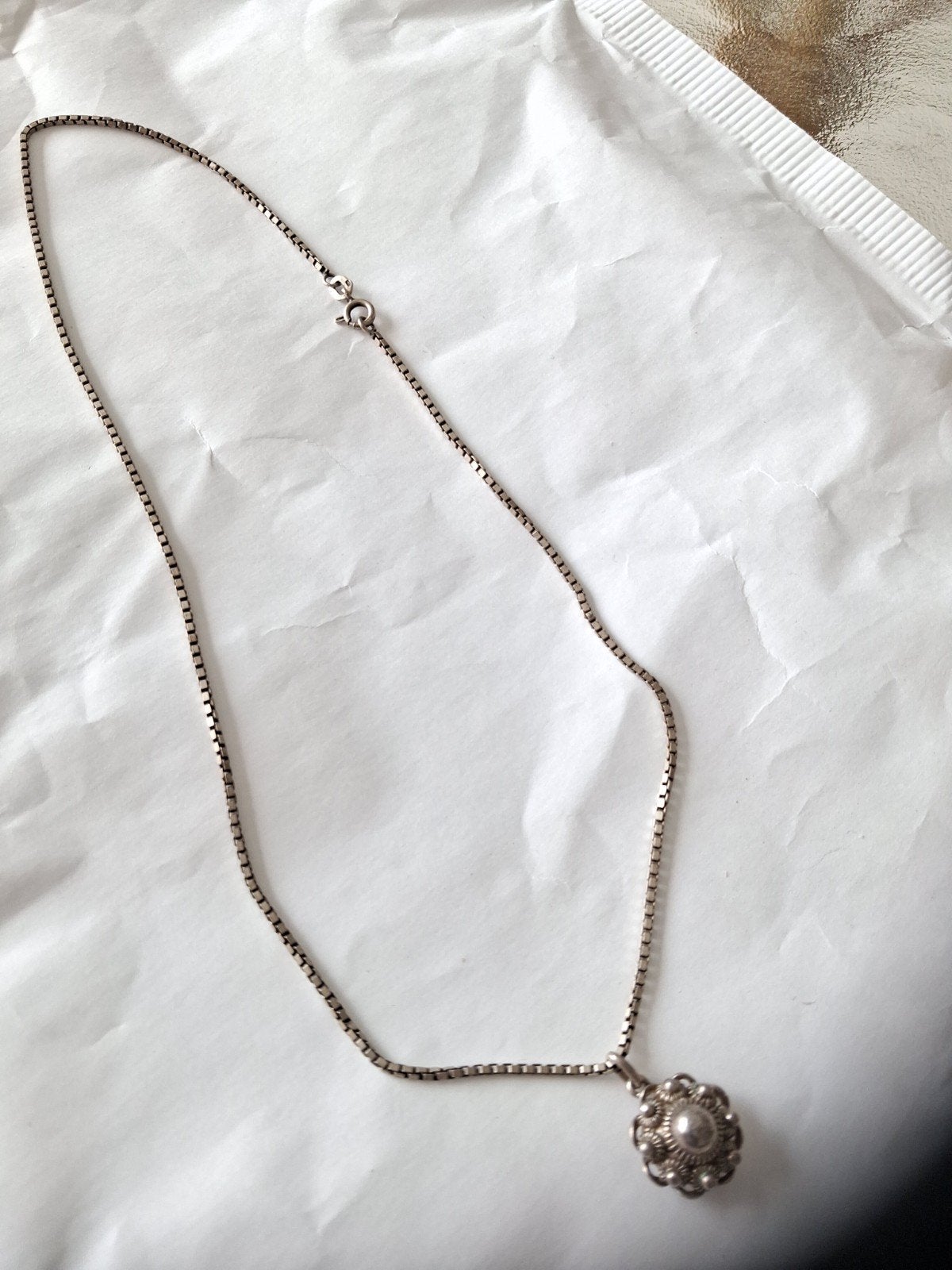 Zilveren ketting en Zeeuwse knop hanger, Ophalen of Verzenden, Zilver, Hanger