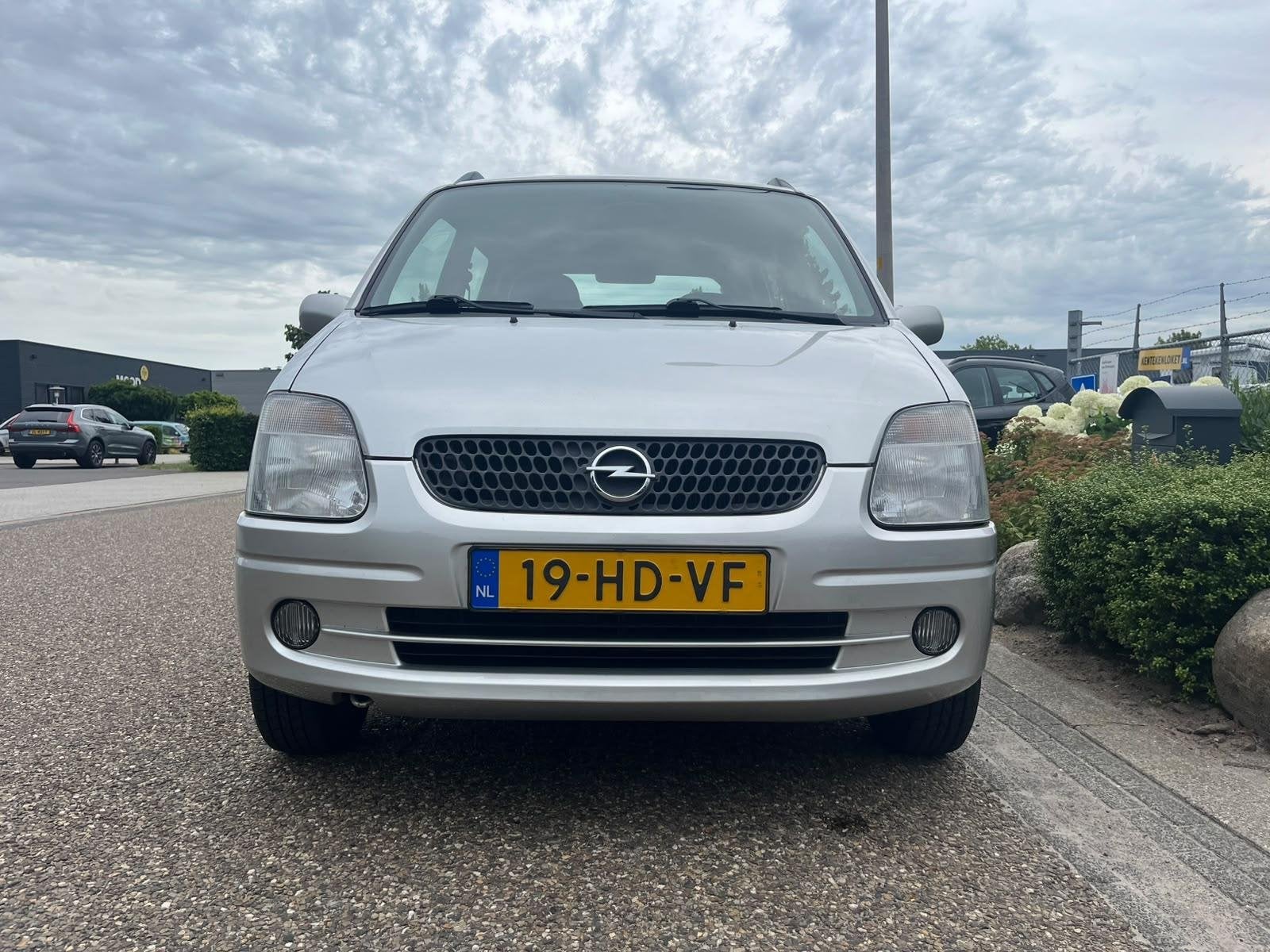 Opel Agila 1.2-16V Elegance | Trekhaak | Radio | Elek. Ramen, Voorwielaandrijving, Gebruikt, 31 €/maand, 4 stoelen