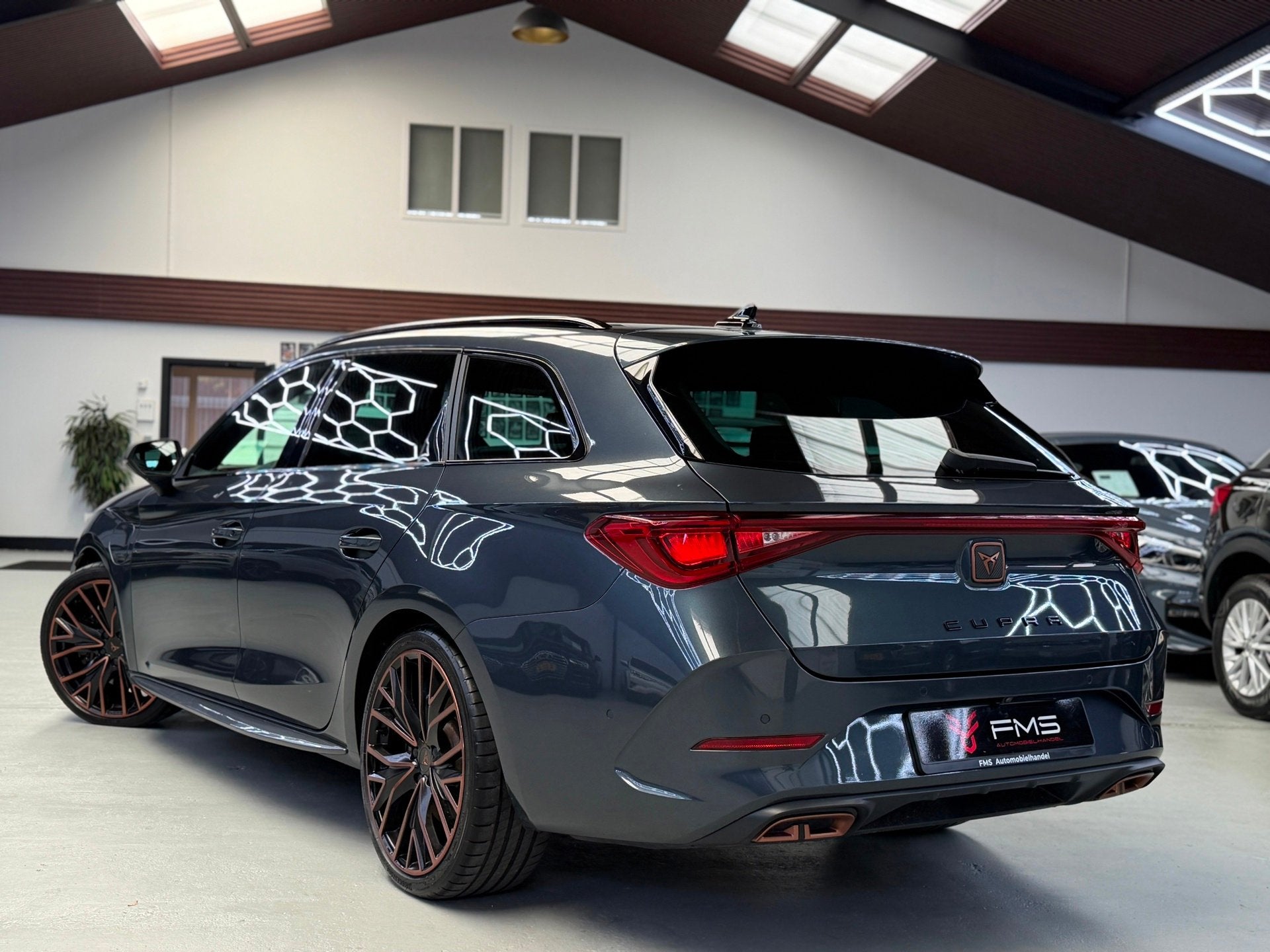 CUPRA Leon Sportstourer 1.4 e-Hybrid VZ Copper Edition CarPl, Auto's, 77 km/l, Gebruikt, Zwart, 4 cilinders