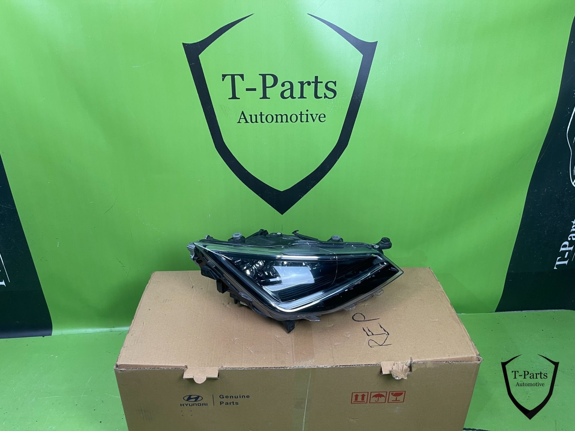 seat ibiza arona koplamp rechts 6F1941008E, Gebruikt, Autovia A-2, Km 585 585
08760  Martorell, ES, Ophalen of Verzenden, SEAT S.A.
