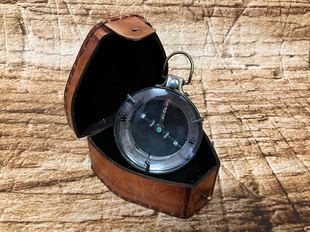 Kompas in lederen etui., Ophalen of Verzenden