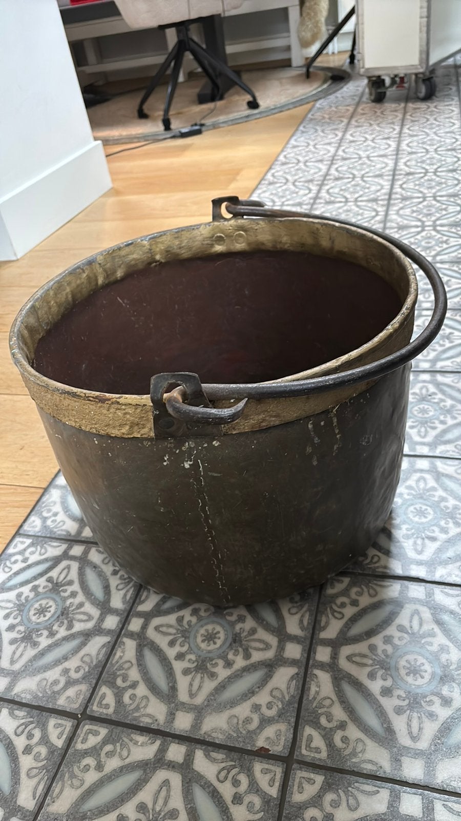 Koperen bak (haardhout), Ophalen