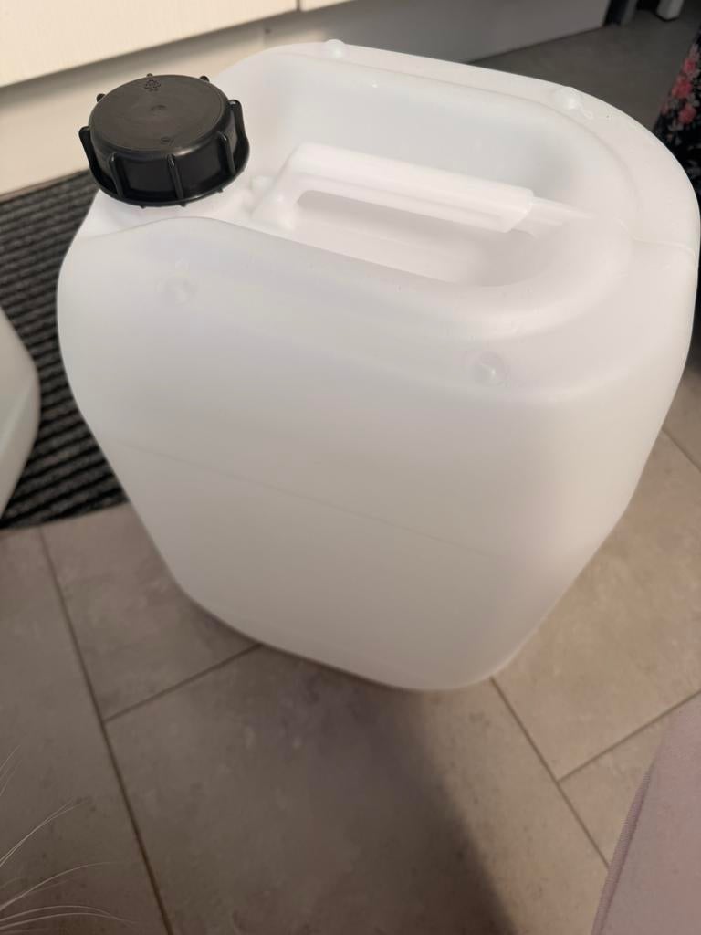 Jerrycan 20 liter, Tuin en Terras, Regentonnen, Minder dan 75 liter, Ophalen, Zo goed als nieuw