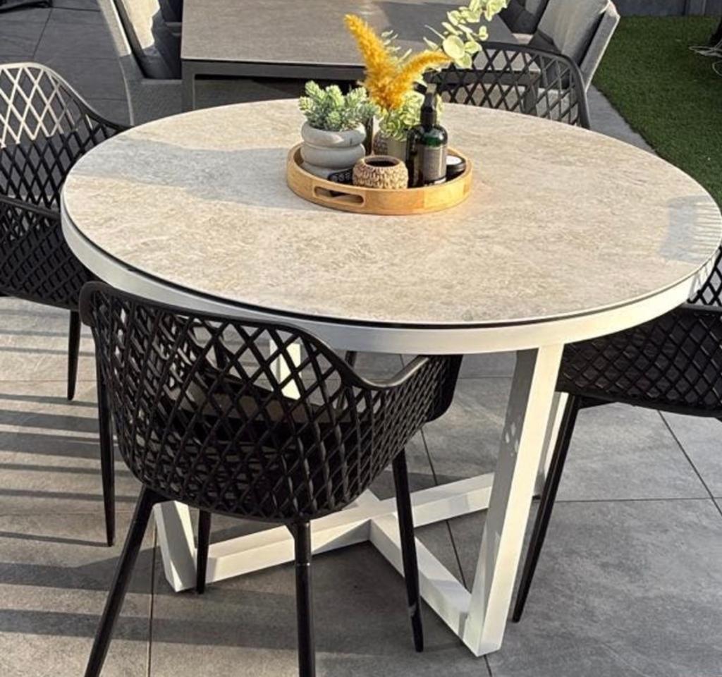 Ronde tafel Life Outdoor Living 1.20 1 jaar oud!, Tuin en Terras, Ophalen of Verzenden