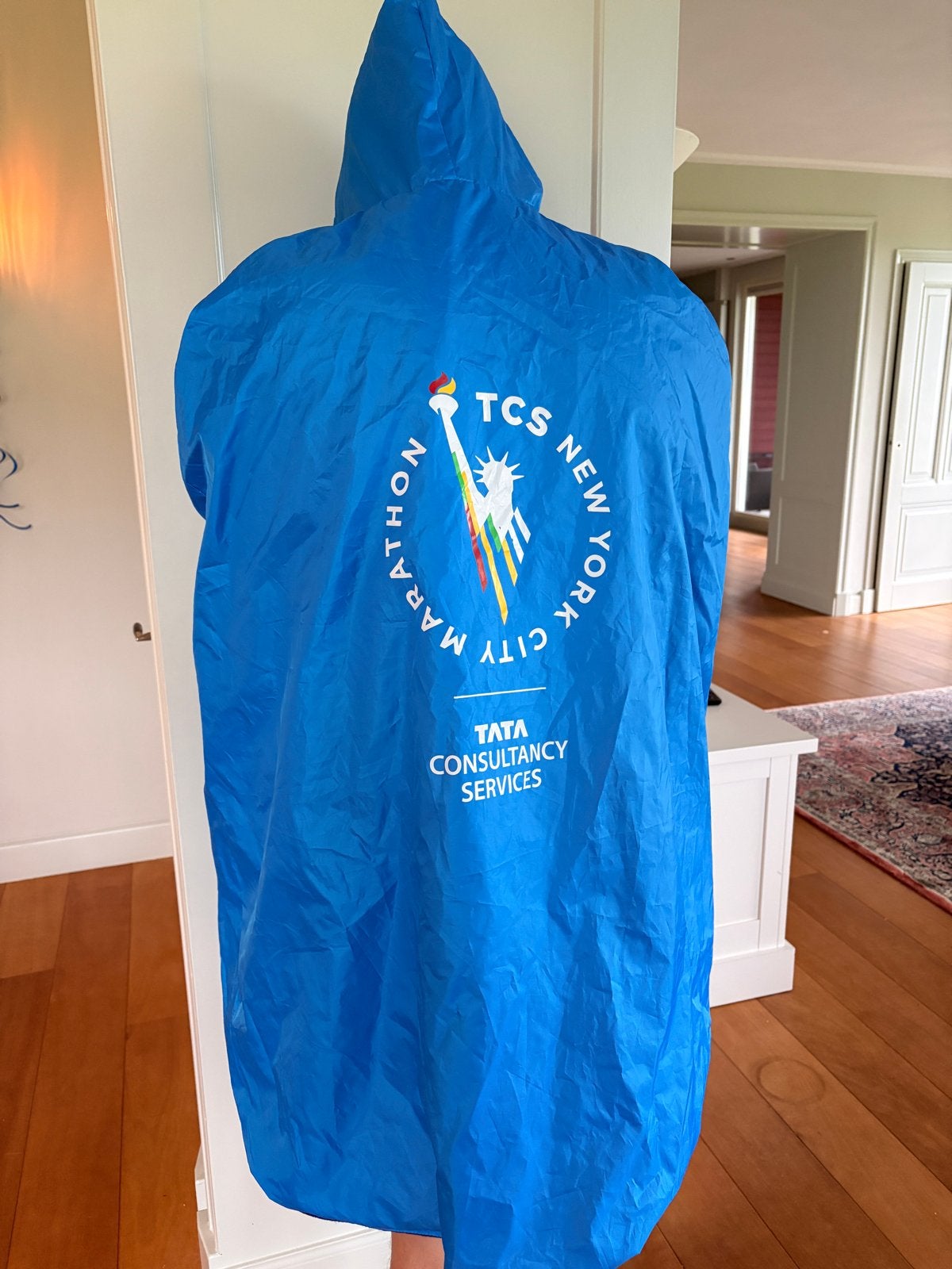 TCS New York City Marathon poncho, Blauw, Maat 42/44 (L), Ophalen of Verzenden, Zo goed als nieuw