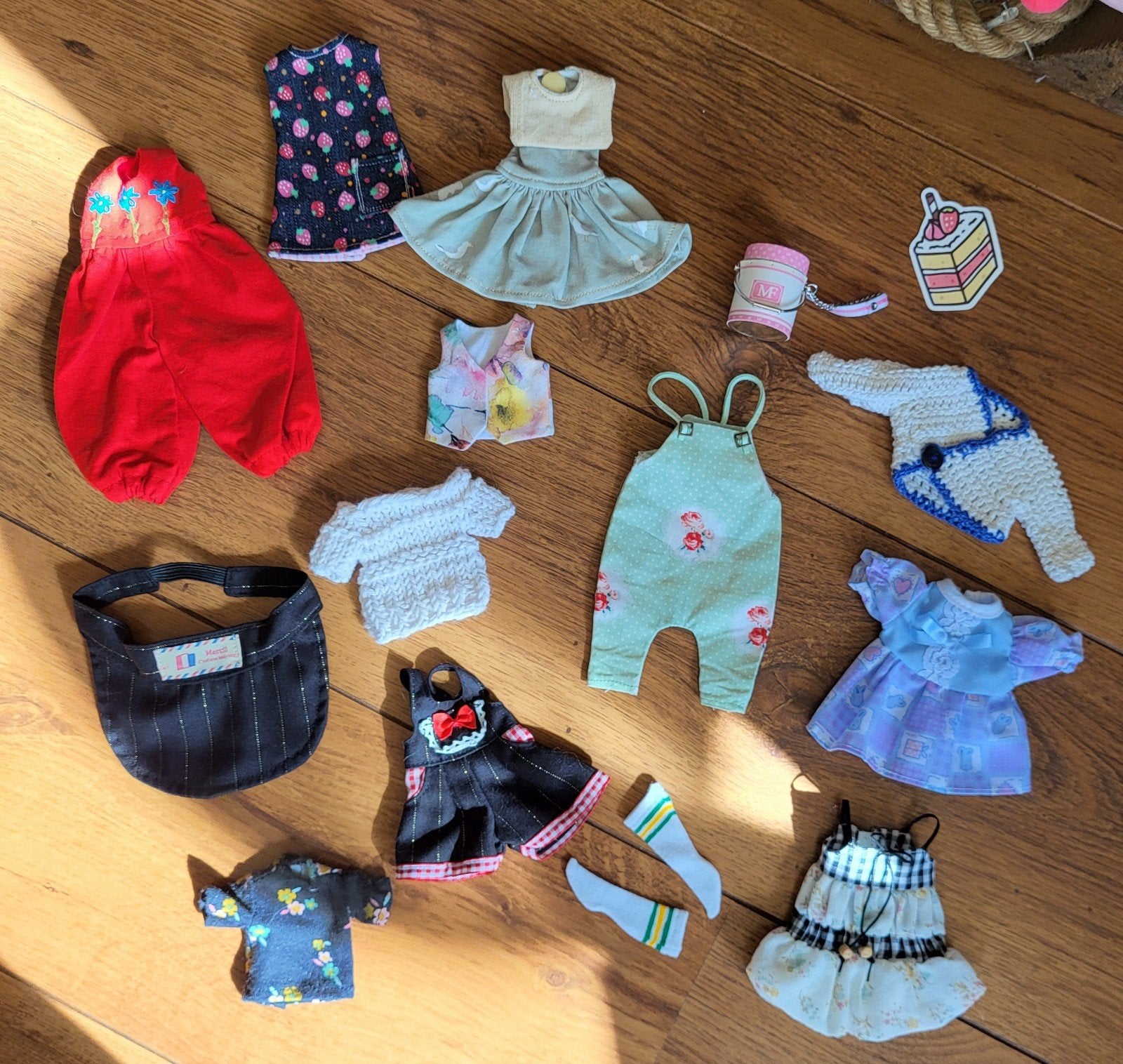 groot pakket ( 14 stuks) kleding voor bjd blythe/ pullip pop, Verzamelen, Ophalen of Verzenden, Zo goed als nieuw, Kleertjes