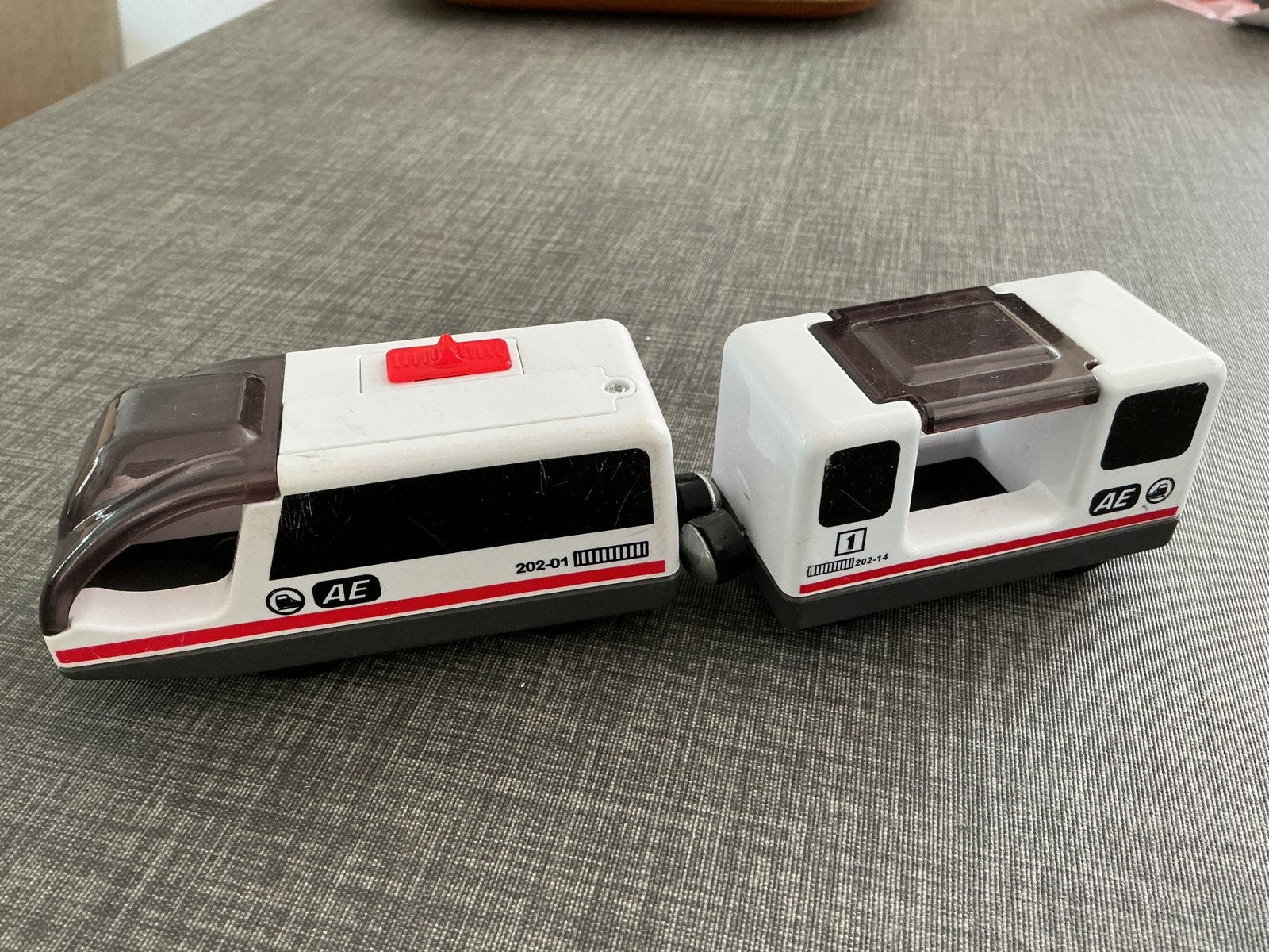 Trein voor houten treinbaan met wagon, Ophalen of Verzenden, Gebruikt