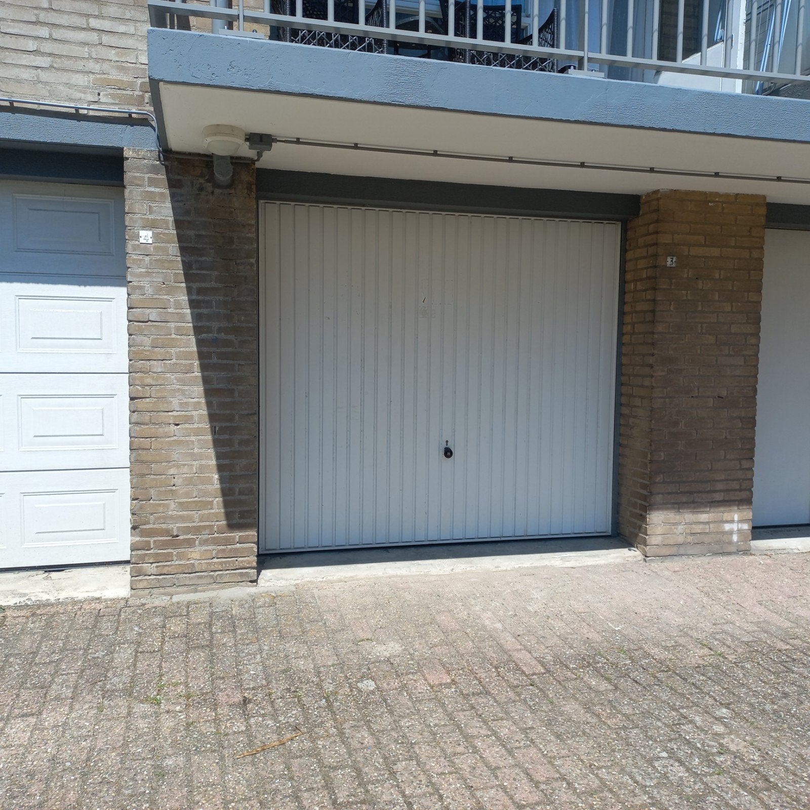 TE HUUR GARAGEBOX ROTTERDAM- IJSSELMONDE