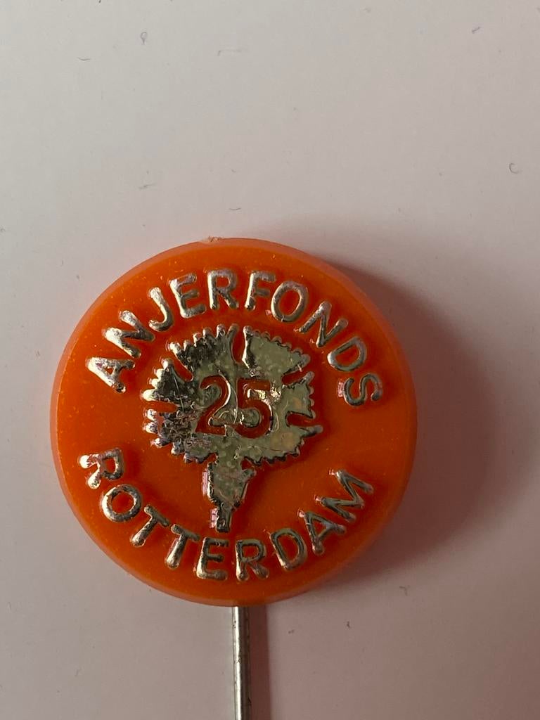 Speldje - Anjerfonds 25 Rotterdam, Verzamelen, Ophalen of Verzenden, Zo goed als nieuw, Overige onderwerpen, Speldje of Pin