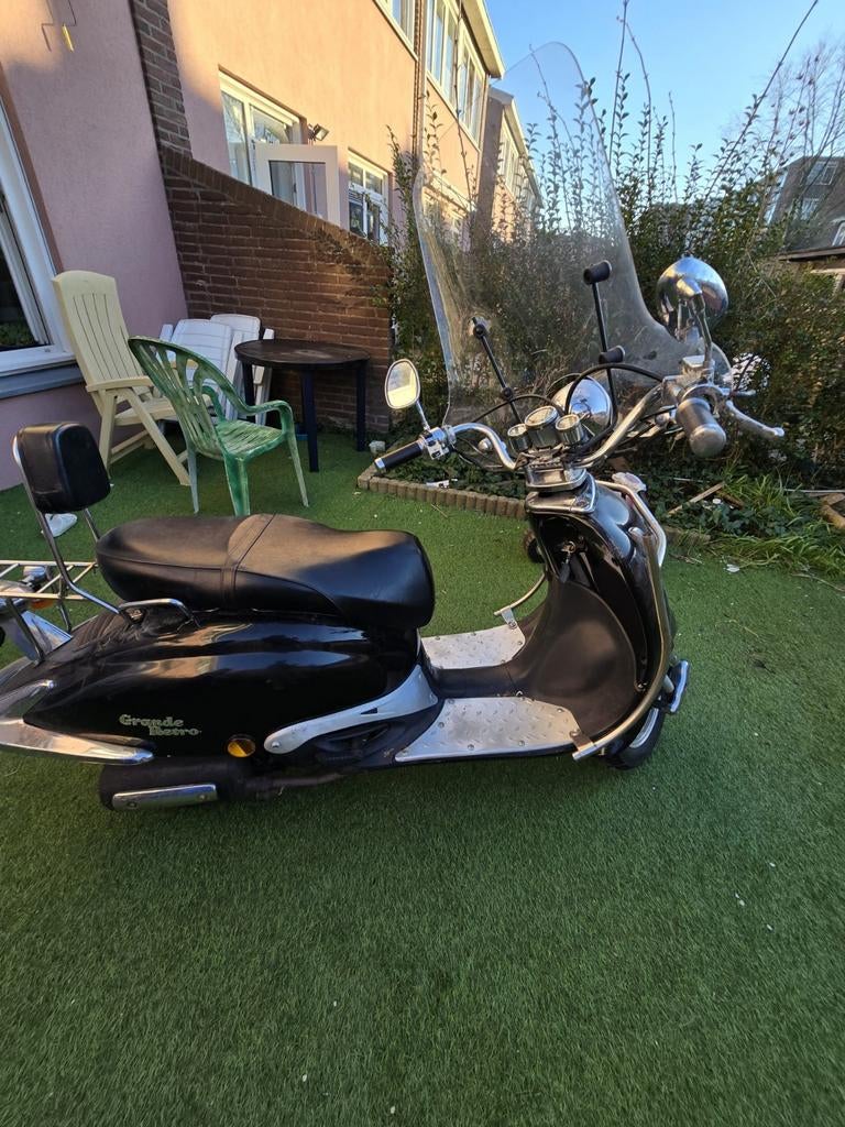 Scooter met defect gashendel en verbogen standaard, Ophalen, Gebruikt, Benzine, Overige merken