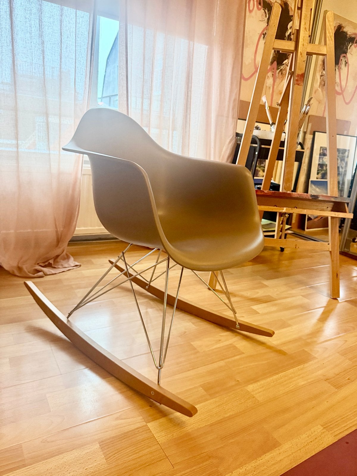 Vitra Eames Schommelstoel RAR - Taupe, Ophalen, Kunststof, Overige kleuren, Zo goed als nieuw