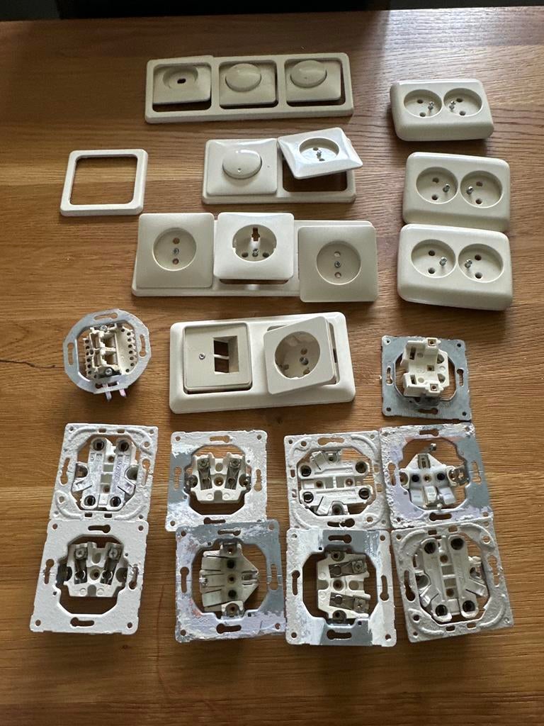 Vintage Stopcontacten en Dimmers, Doe-het-zelf en Verbouw, Elektra en Kabels, Ophalen of Verzenden, Gebruikt, Stopcontact