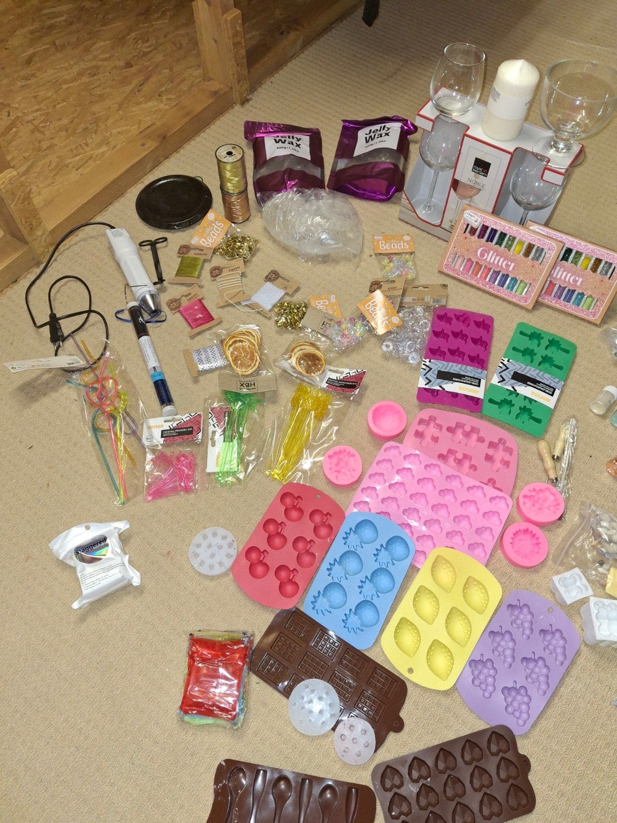 Grote knutselset voor kaarsen te maken : mallen, glitters, p, Ophalen, Gebruikt, Overige thema's, Meerkleurig