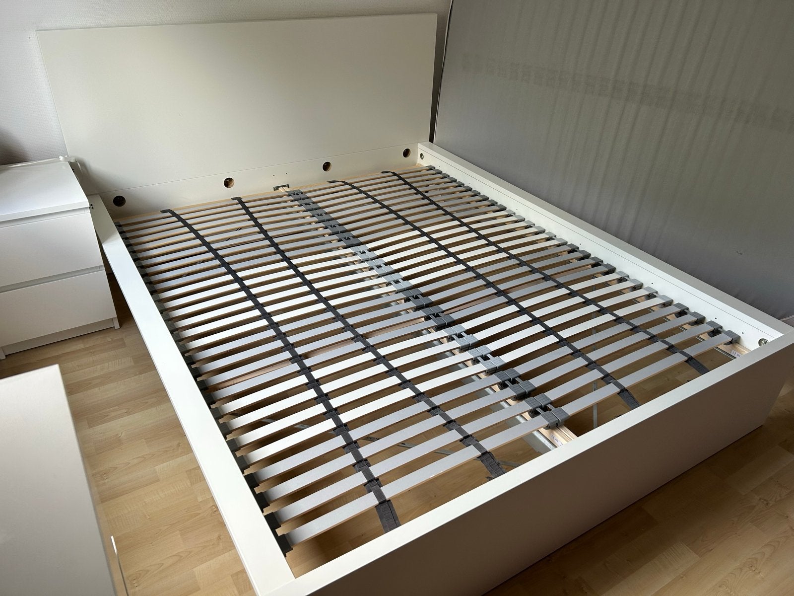 IKEA Malm bed 160x200 met nachtkastje en nachtlampje, Ophalen, Gebruikt, Wit, Tweepersoons