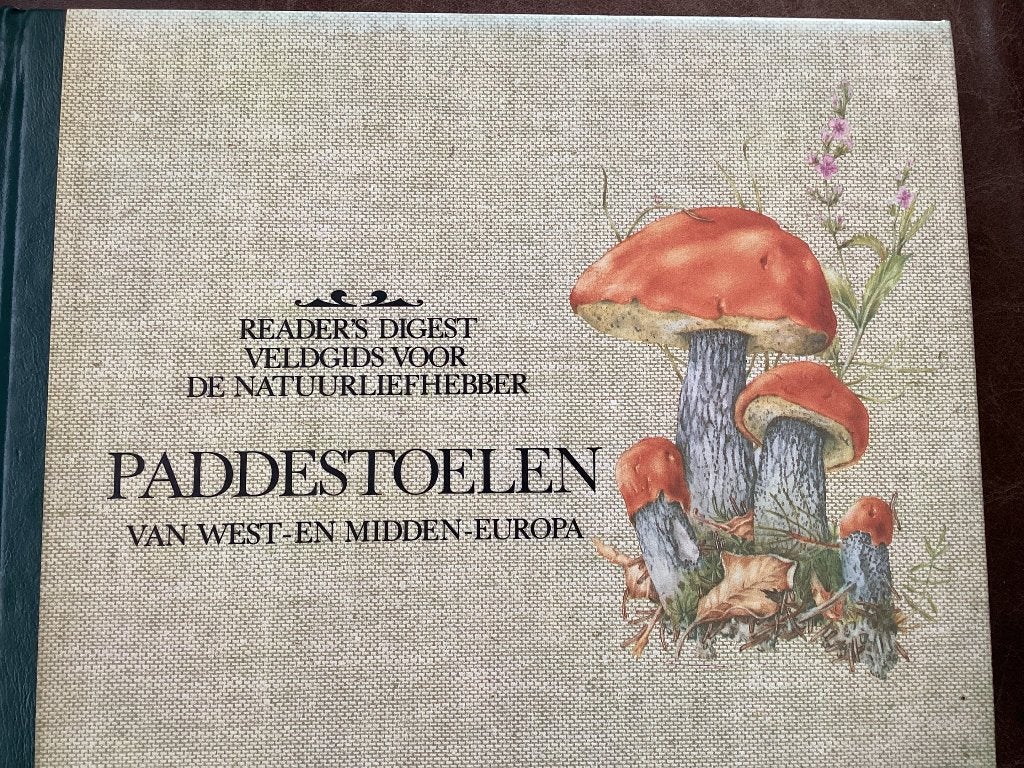 Veldgids Paddenstoelen van West- en Midden-Europa, Gelezen, Reader's Digest, Ophalen of Verzenden, Natuur algemeen