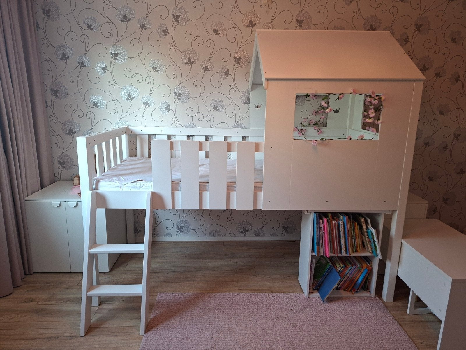 Super leuk Kinderbed huisje 90x200cm met bureau, Ophalen, Gebruikt, Hoogslaper