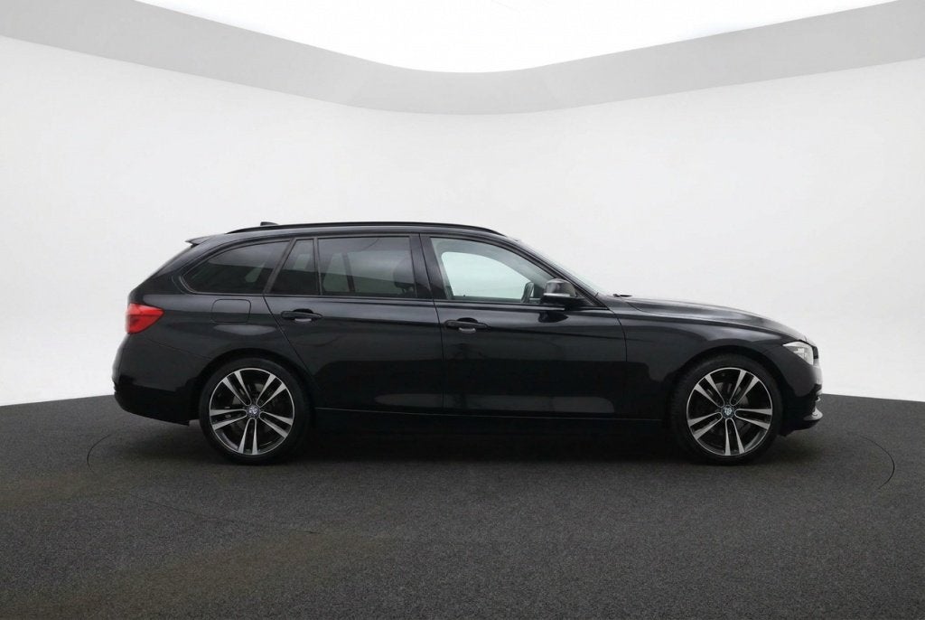 BMW 3 Serie touring 320 i Sport Line Shadow Camera l Leder l, Automaat, 1998 cc, Achterwielaandrijving, Euro 6