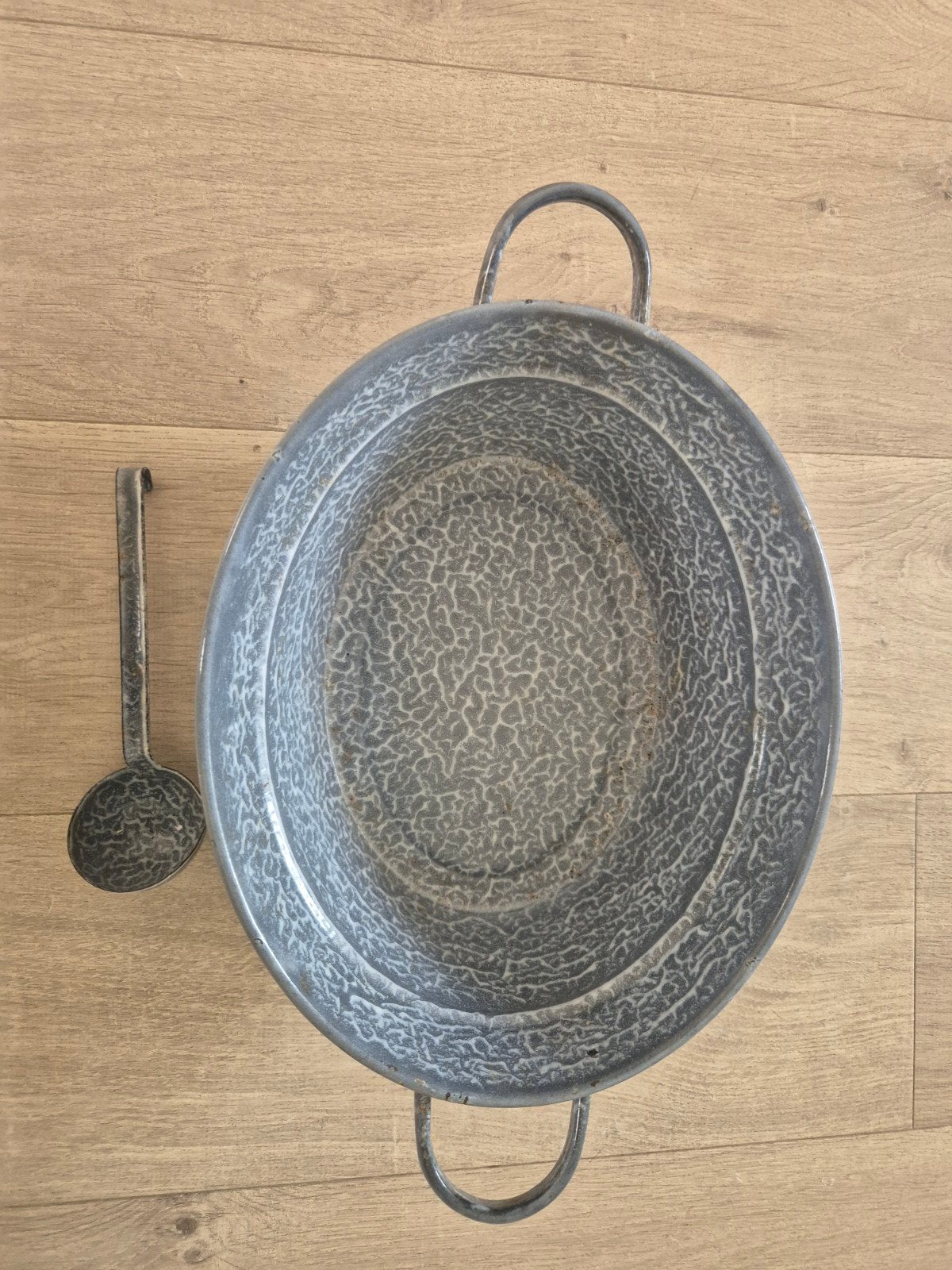 Vintage geëmailleerde teil met lepel - grijs gespikkeld, Ophalen of Verzenden