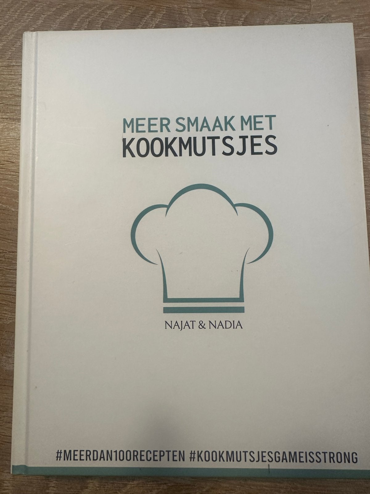 Meer Smaak Met Kookmutsjes - Kookboek Najat & Nadia, Ophalen of Verzenden, Zo goed als nieuw