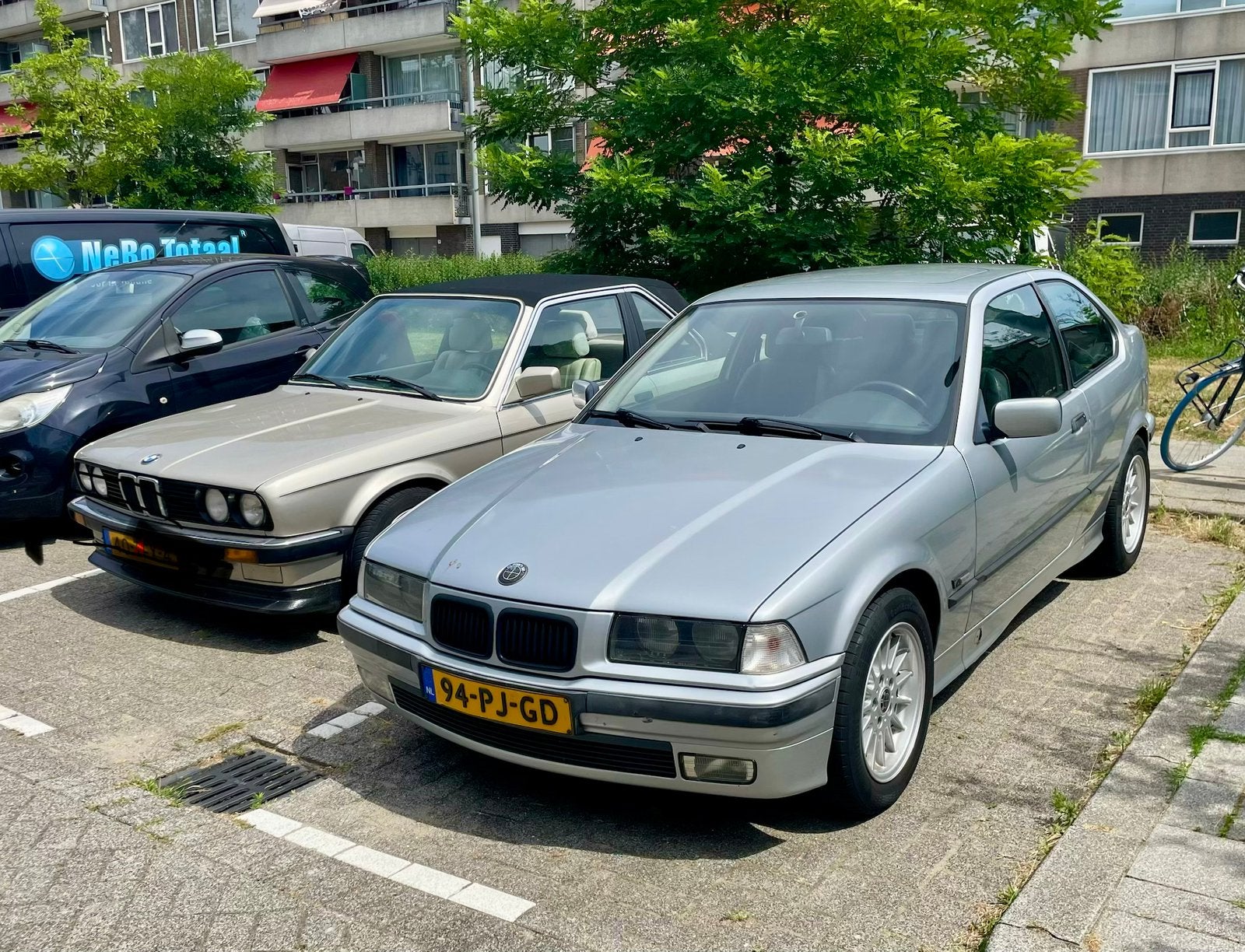 BMW E36 3-Serie 318Ti 16V 1.9 Compact AUT 1996 Zilver, Auto's, Automaat, 657 kg, Achterwielaandrijving, Zwart