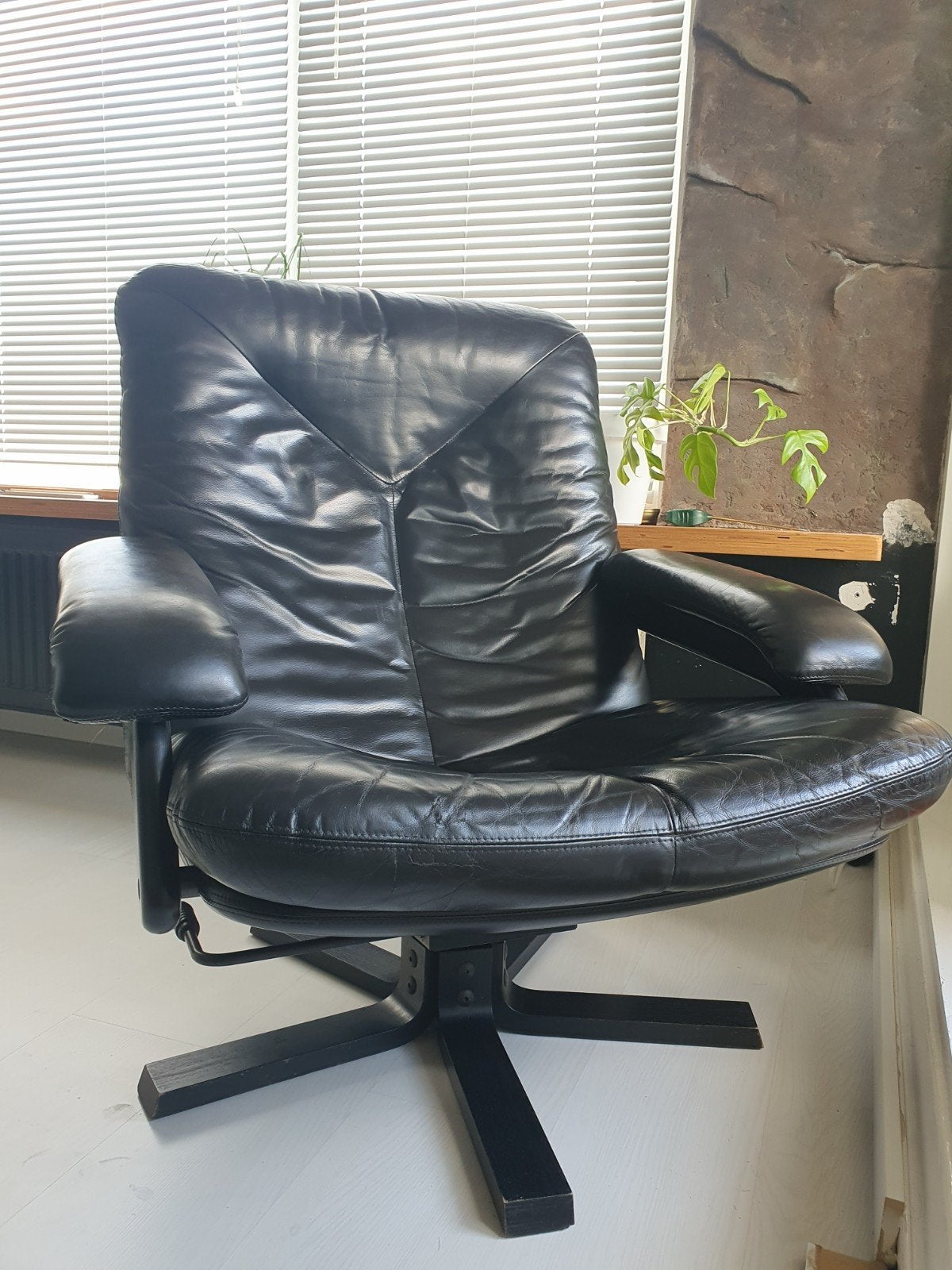 vintage leolux draaifauteuil leer zwart swifel fauteuil, Ophalen, Gebruikt, 50 tot 75 cm, Leer
