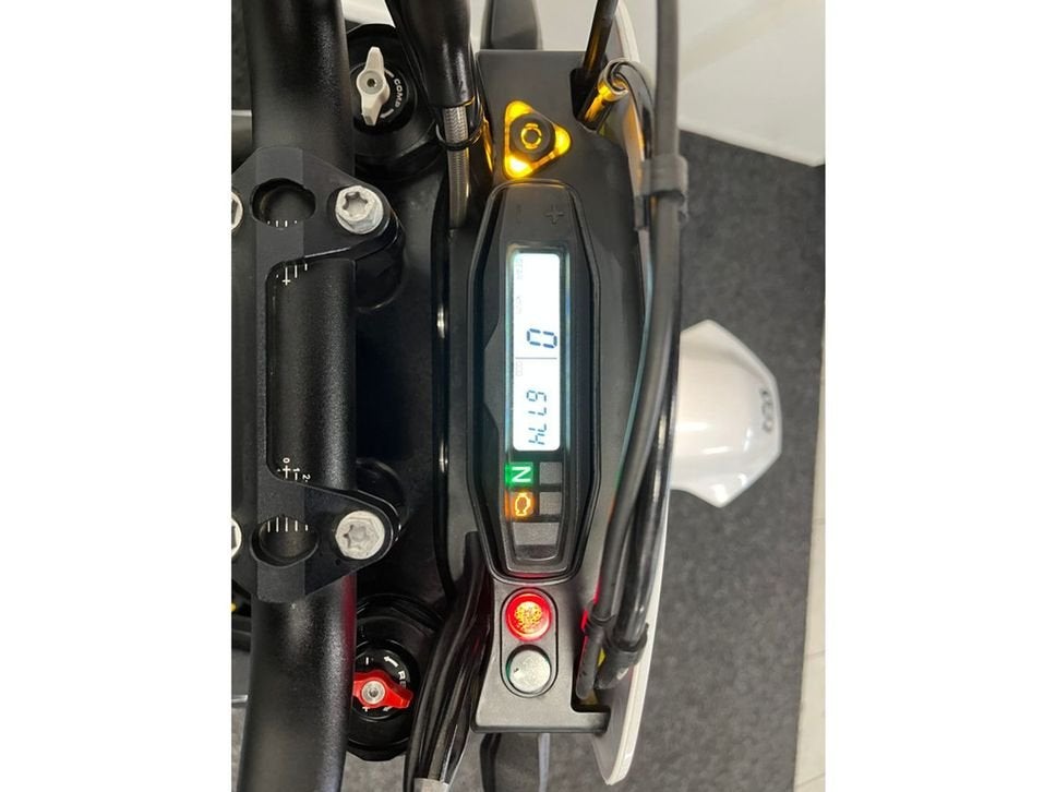 ⭐️⭐Prachtige Husqvarna 701 SUPERMOTO (2024)⭐️⭐, 693 cc, Motorrijbewijs A, Bedrijf, Onbekend