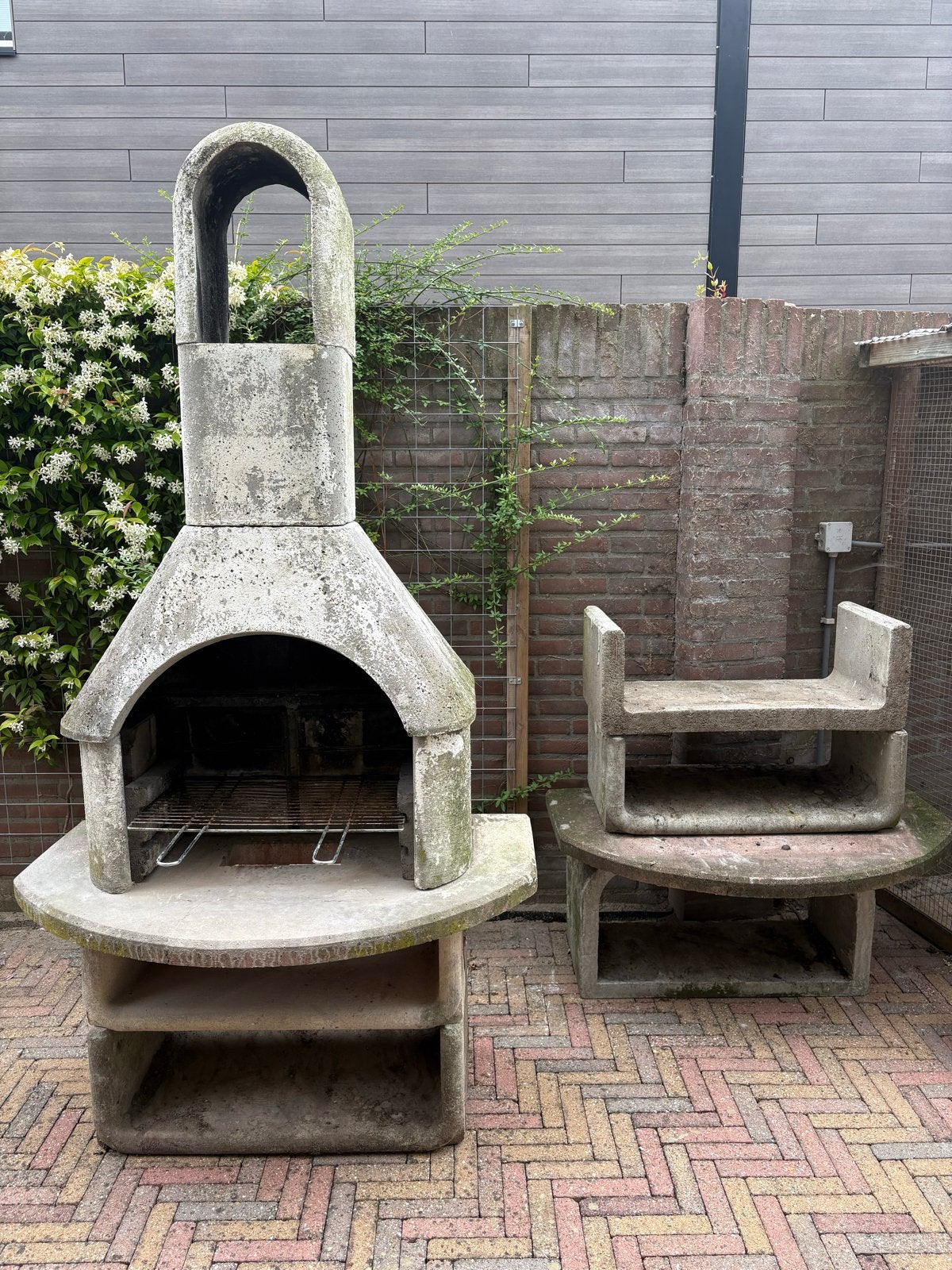 Betonnen barbecue, Ophalen, Gebruikt, Met accessoires