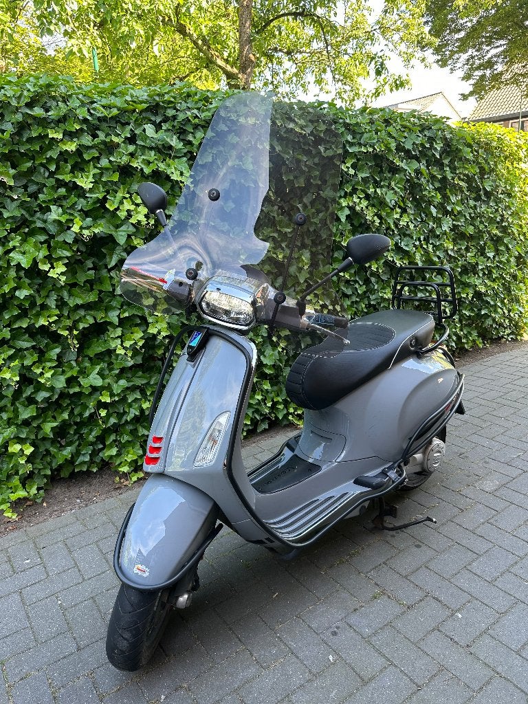 Vespa sprint nardo grey geel kenteken, Ophalen, Overige modellen, Maximaal 45 km/u, Zo goed als nieuw