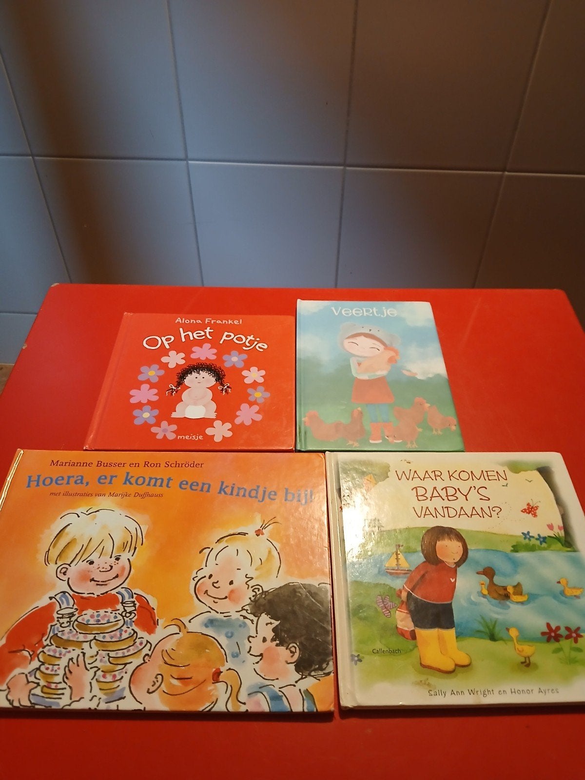 4x Kinderboekjes: Hoera, er komt een kindje bij! & meer, Ophalen, Gelezen
